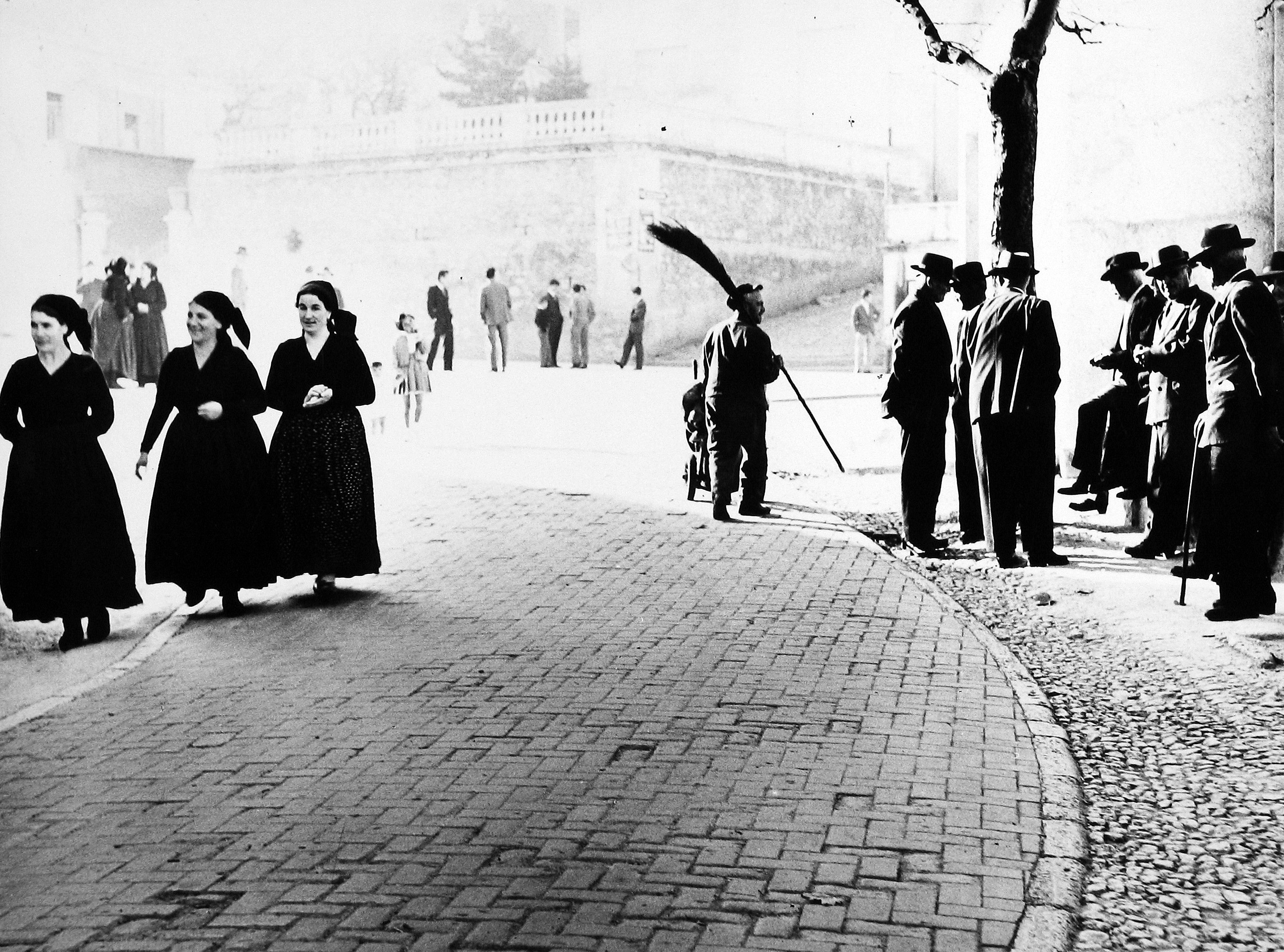 Mario Giacomelli - Scanno, Abruzzi, c.1957 - Howard Greenberg Gallery