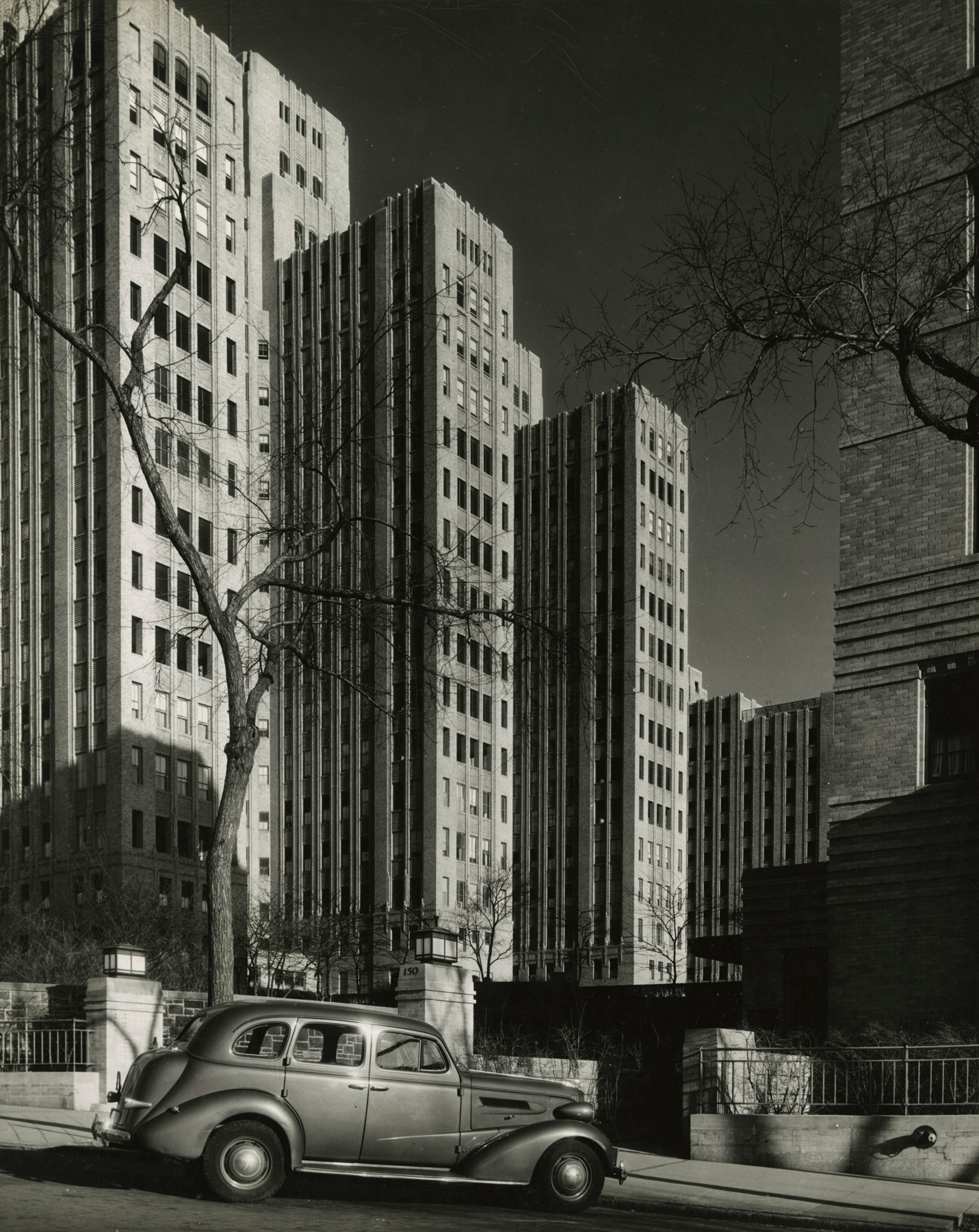 Alexander Alland - Untitled, c.1945 - Howard Greenberg Gallery