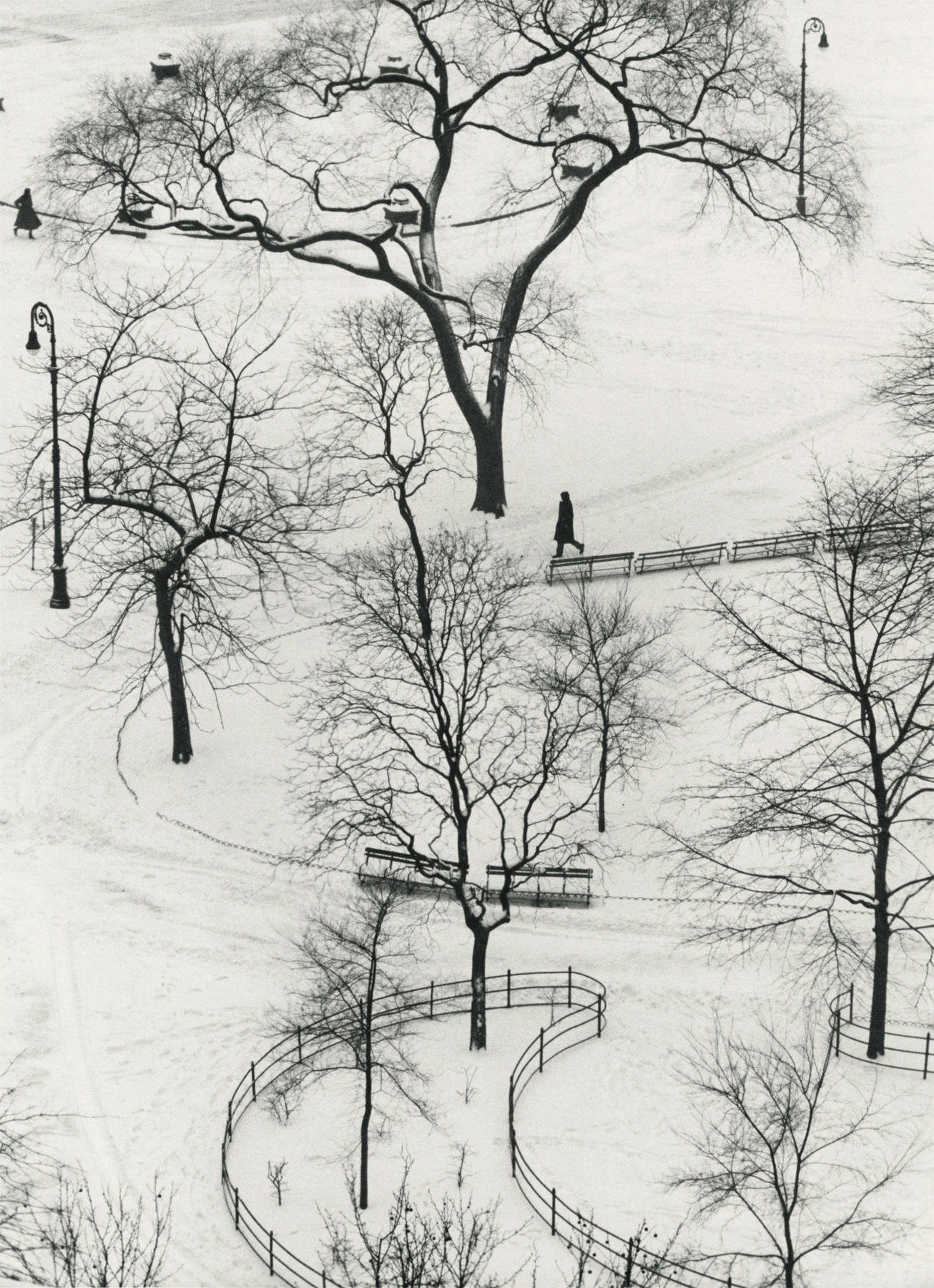 André Kertész - Washington Square, 1954 - Howard Greenberg Gallery