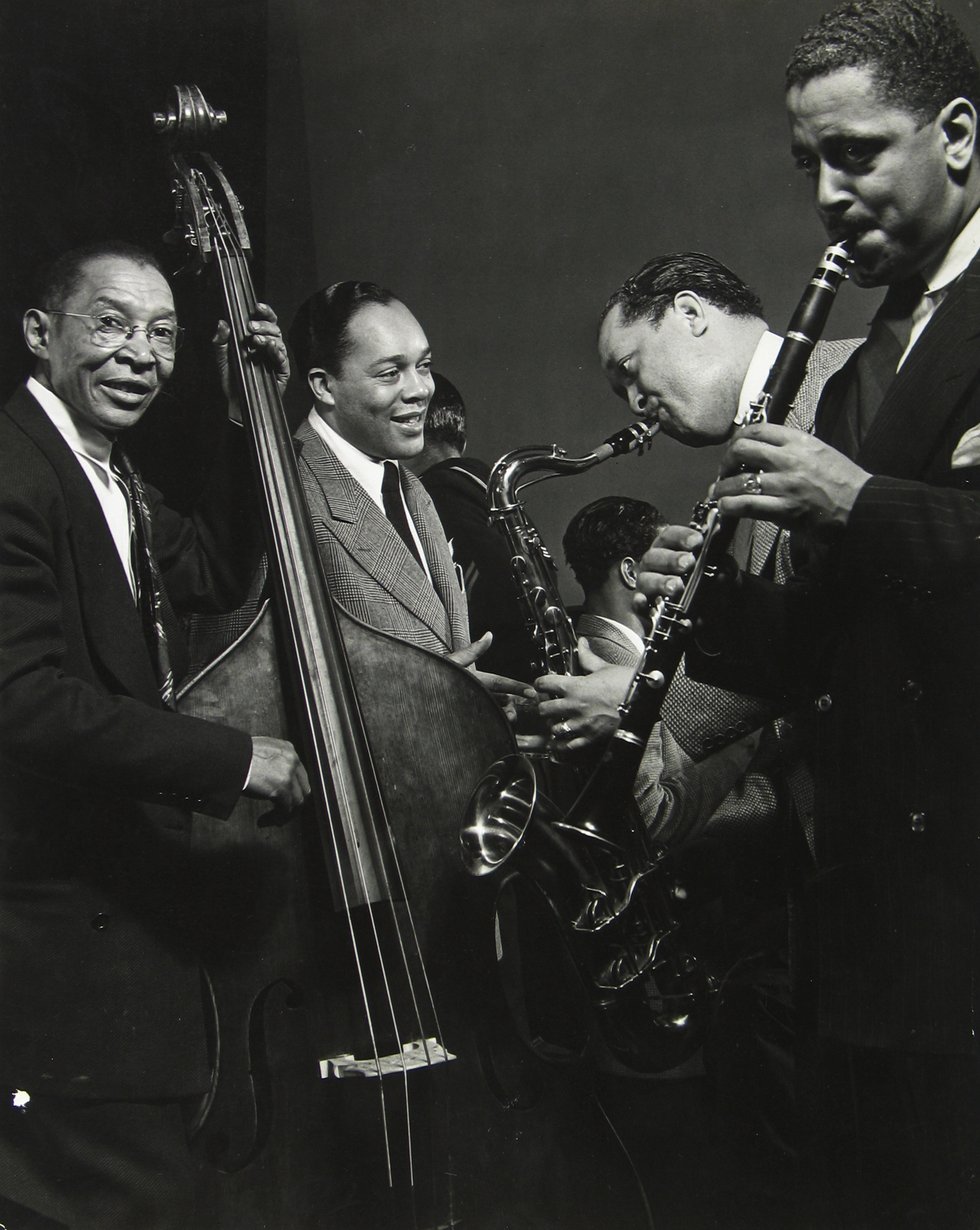 Gjon Mili - Lester Young on saxophone with other jazz musicians during jam session at Gjon Mili's studio, NY, 1943 - Howard Greenberg Gallery