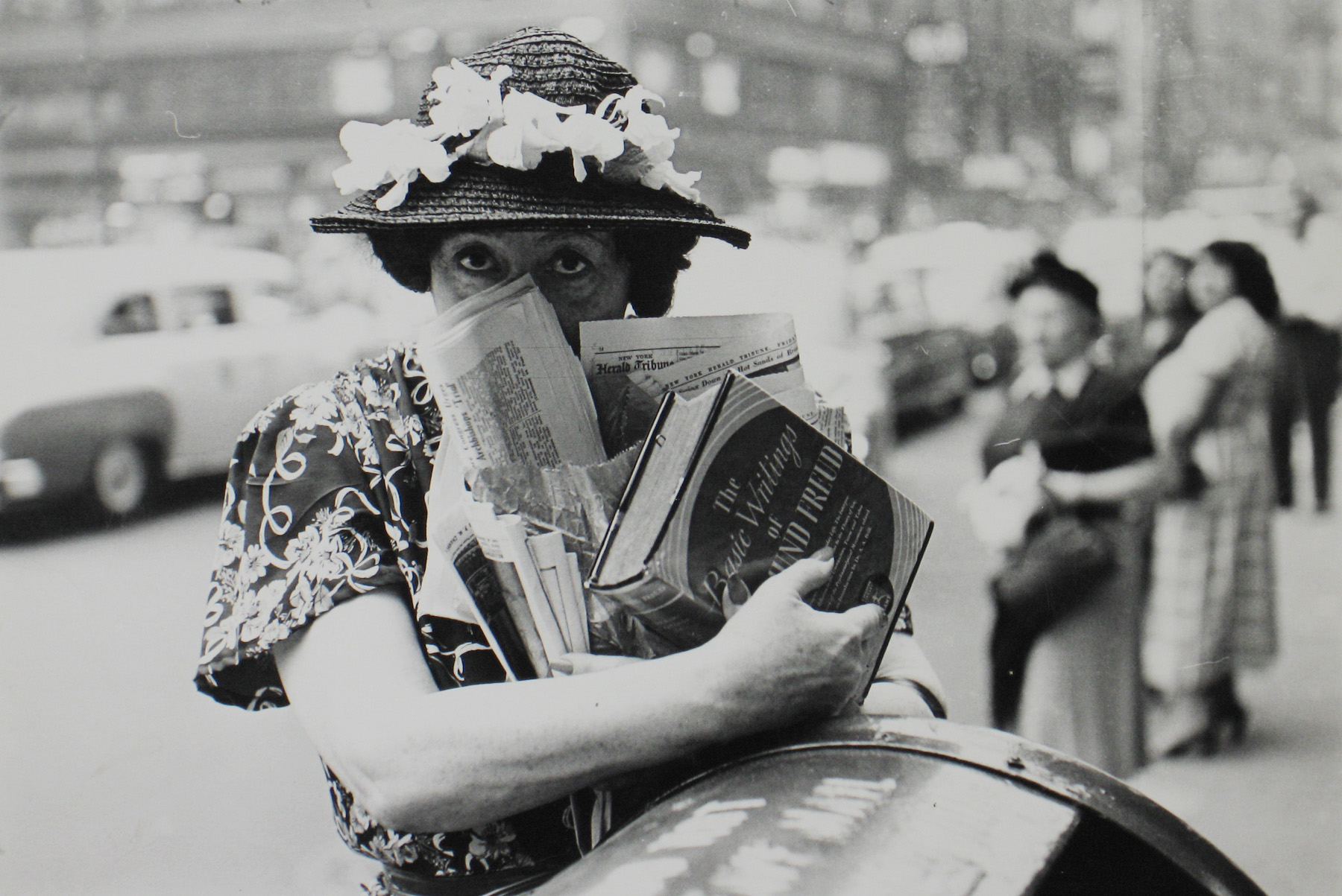 Louis Faurer - Freudian Woman, NYC, 1947 - Howard Greenberg Gallery