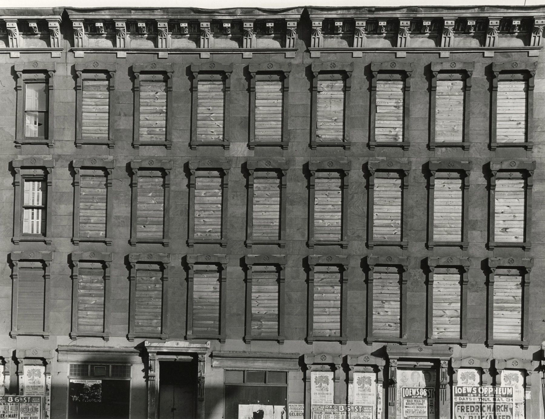 Aaron Siskind - Facade, Unoccupied Building, Harlem, 1937 - Howard Greenberg Gallery