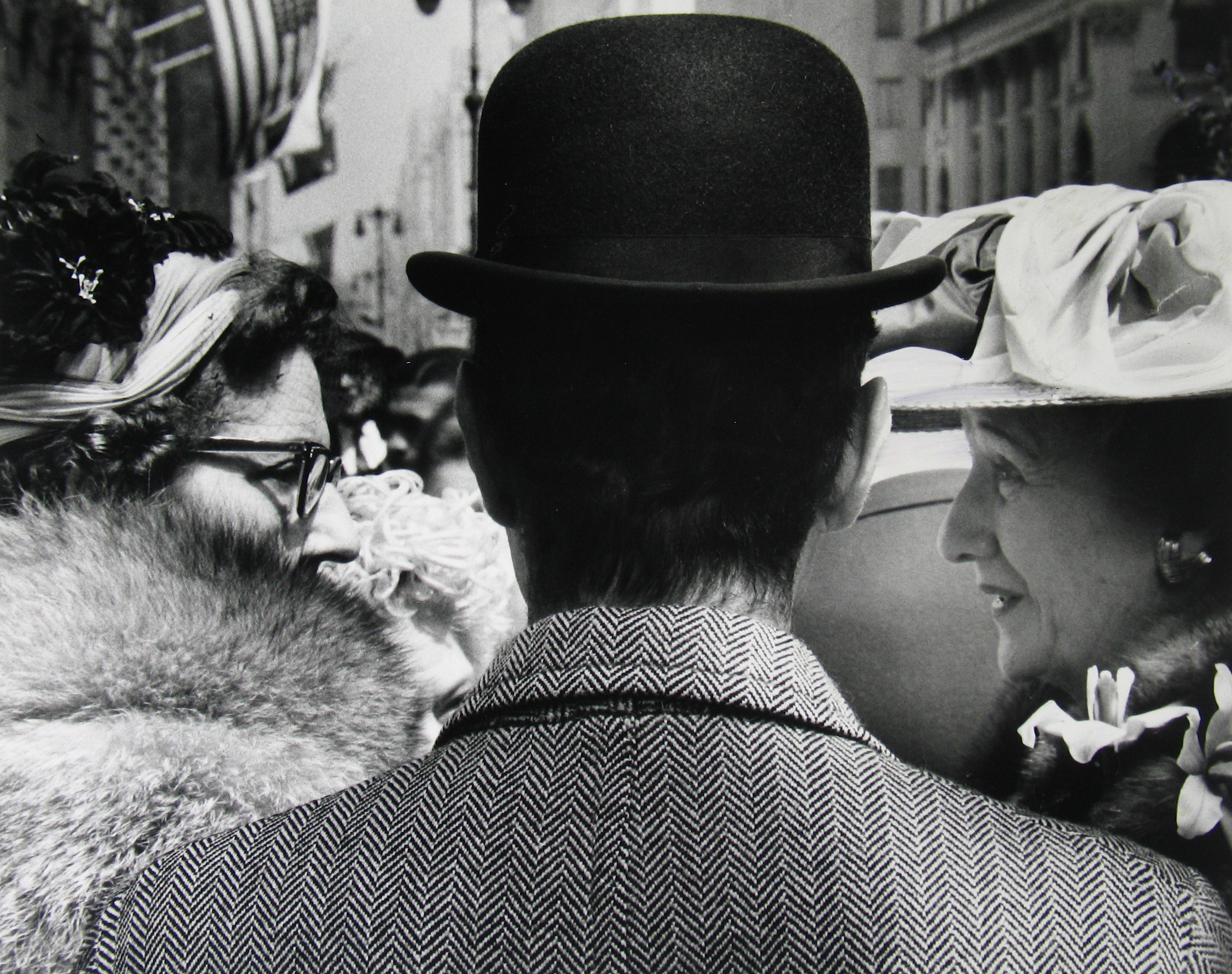 Leon Levinstein - Fifth Avenue, c.1959 - Howard Greenberg Gallery