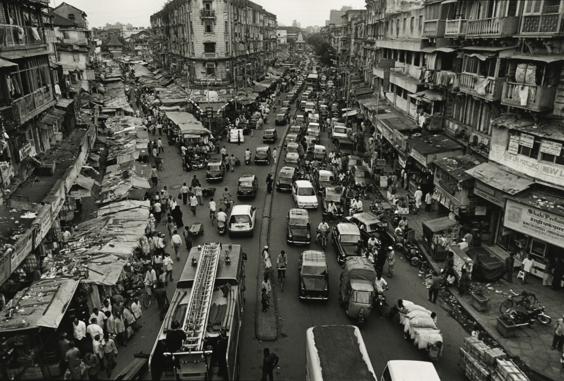 Betsy Karel - Bhendi Bazaar, 2003 - Howard Greenberg Gallery