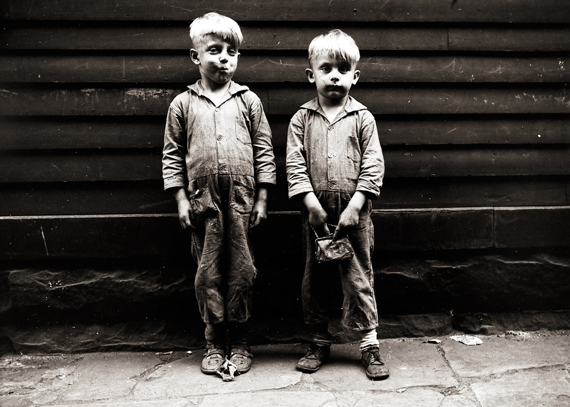 Peter Sekaer - Cleveland, near the "Flats", c.1938 - Howard Greenberg Gallery