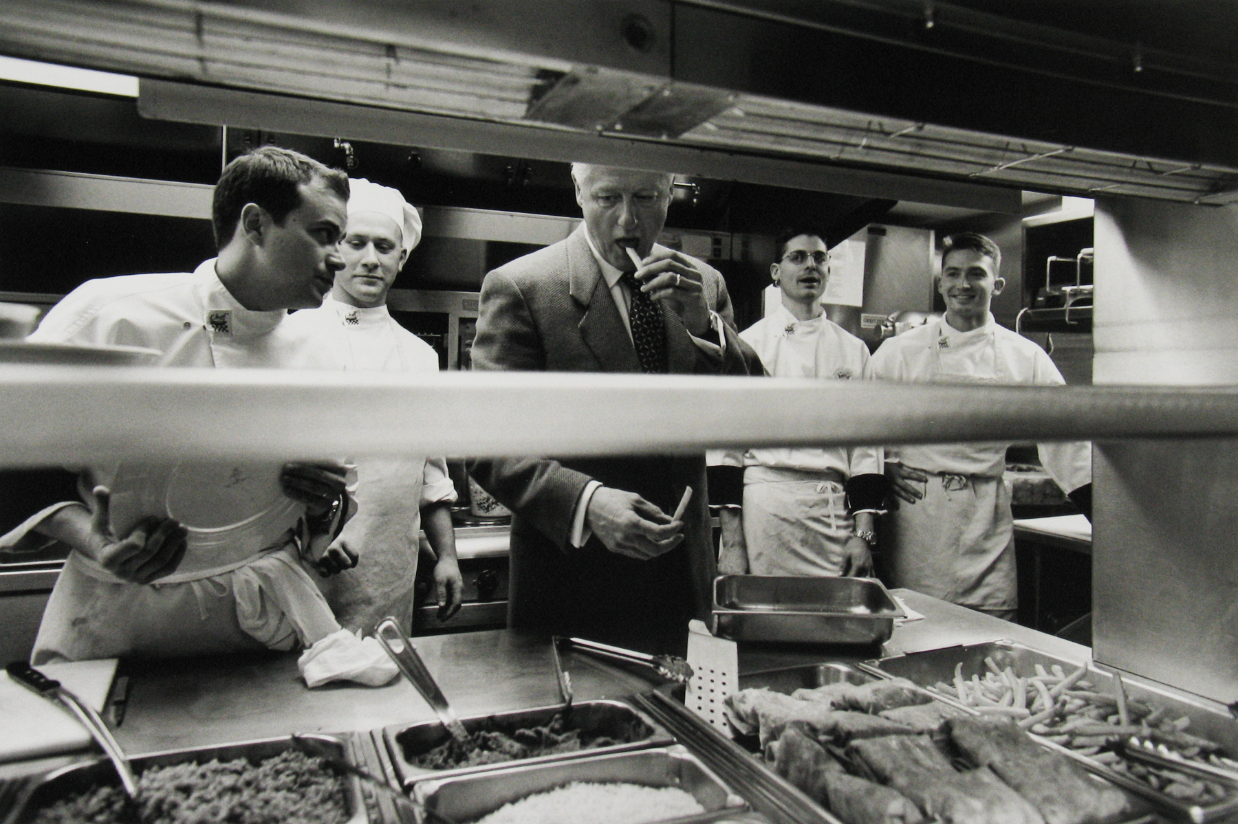 Diana Walker - President Clinton stops in to say thank you to the cooks in the White House mess, January 18, 2001 - Howard Greenberg Gallery - 2018