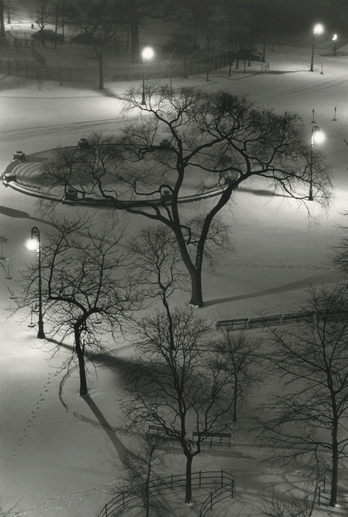 André Kertész - Washington Square, 1954 - Howard Greenberg Gallery