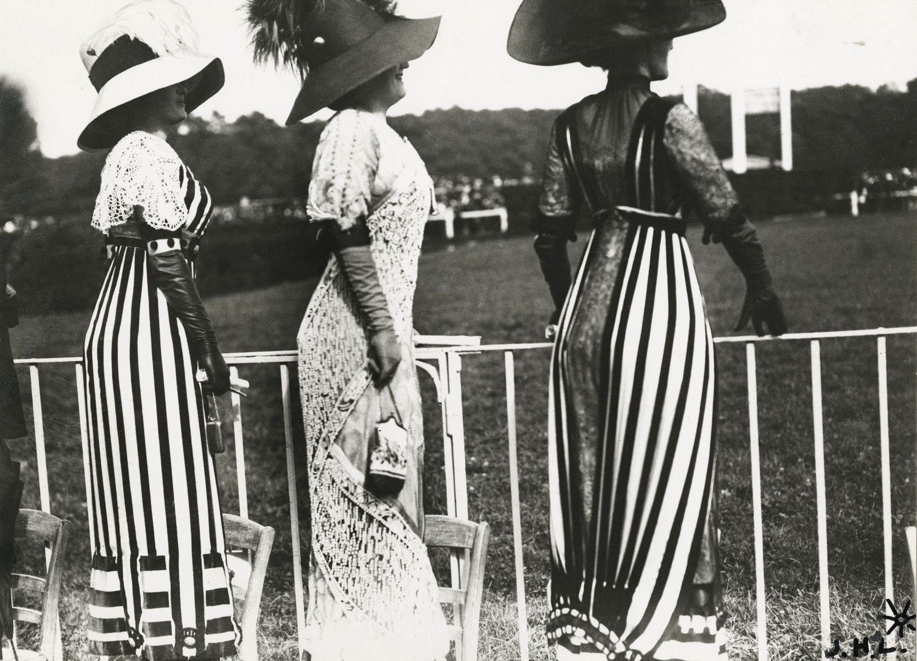 Jacques-Henri Lartigue - Carriage Day at the races at Auteuil, Paris, 1911 - Howard Greenberg Gallery