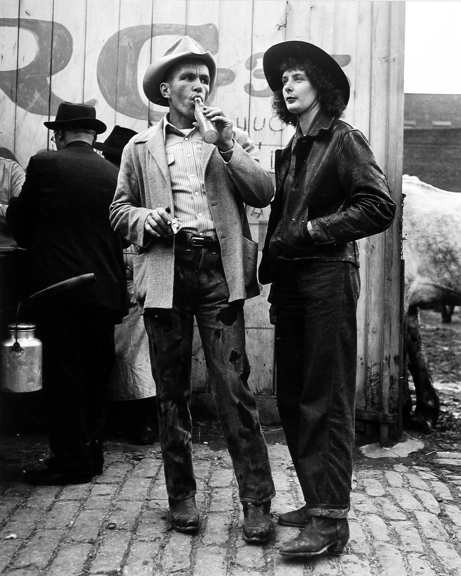 Morris Engel - Couple at the Horse Auction, 1947 - Howard Greenberg Gallery