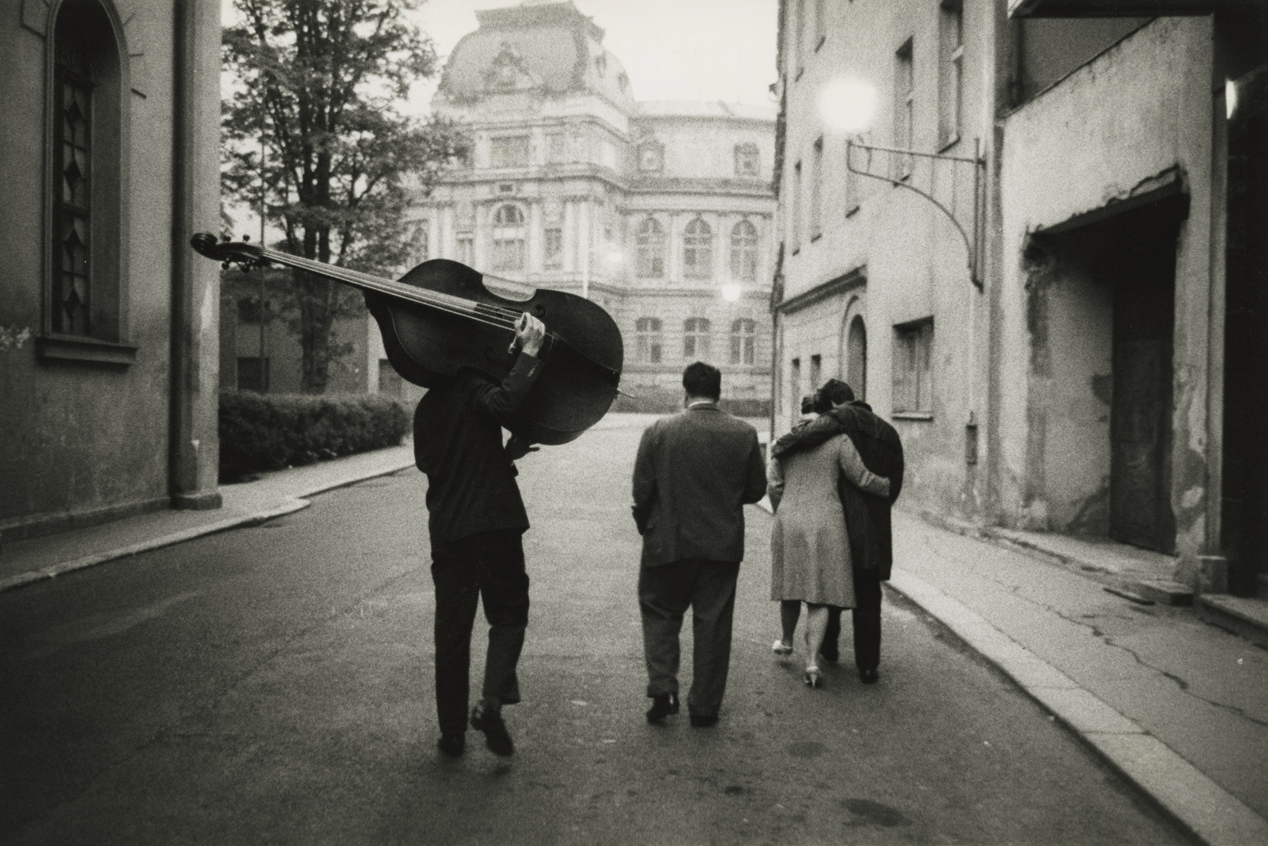 Marc Riboud - Karlo Vivary, 1962 - Howard Greenberg Gallery