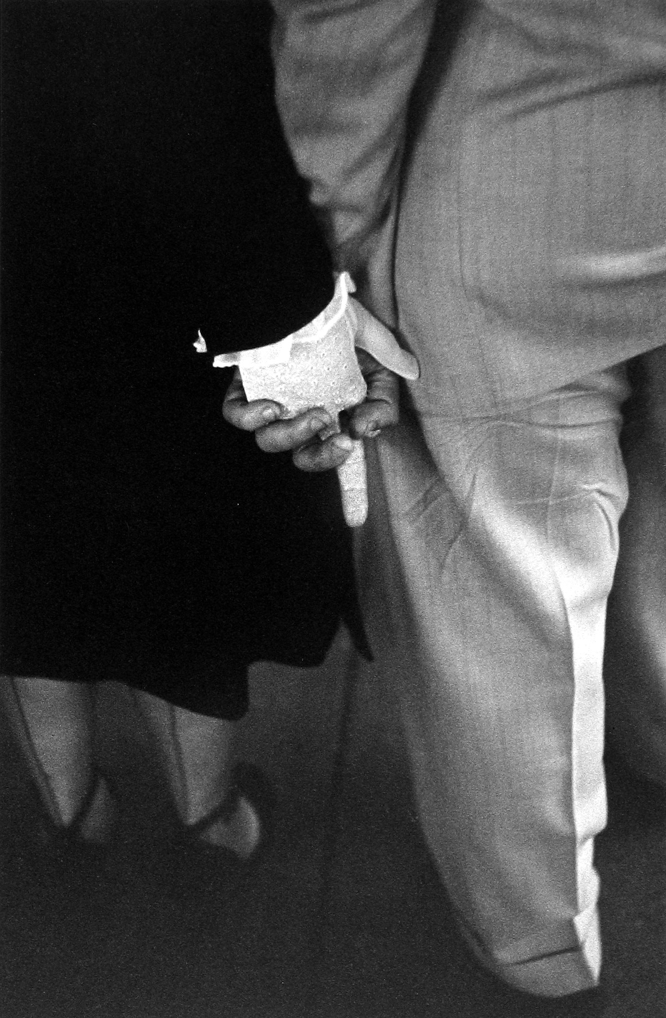 Louis Faurer - Freudian Handclasp, New York City, 1948 - Howard Greenberg Gallery