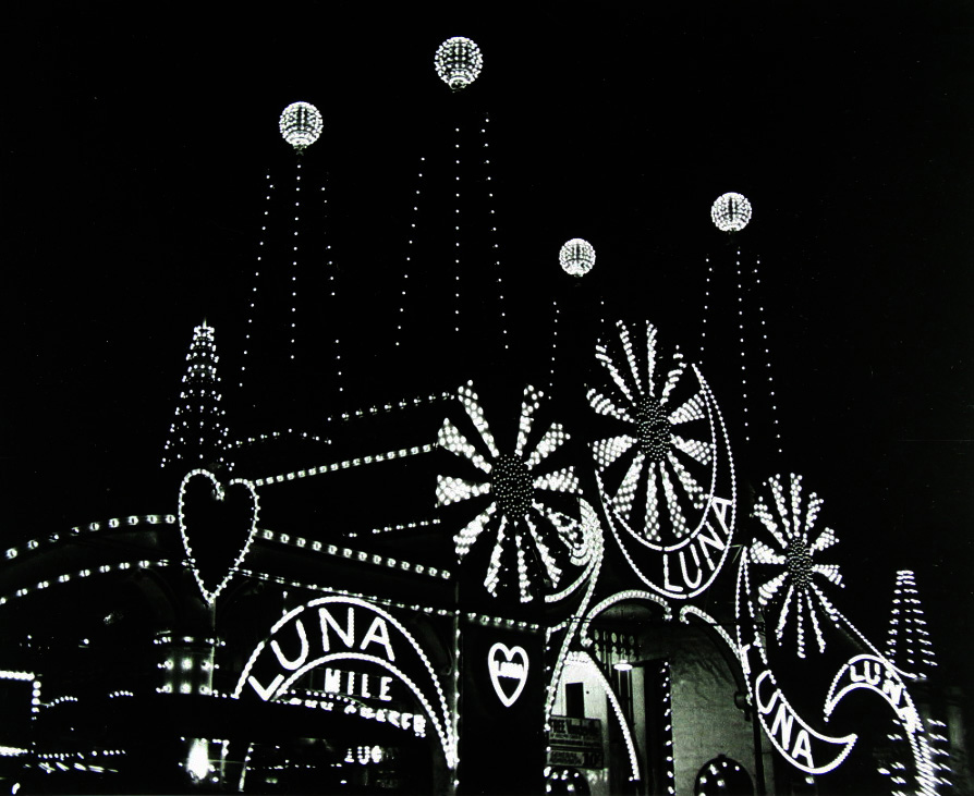 Harold Roth - Luna Park, 1940 - Howard Greenberg Gallery