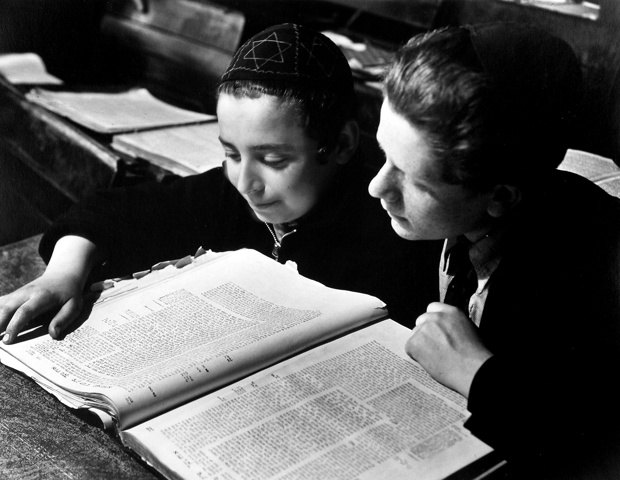 Arnold Eagle - Untitled c.1935 - Howard Greenberg Gallery