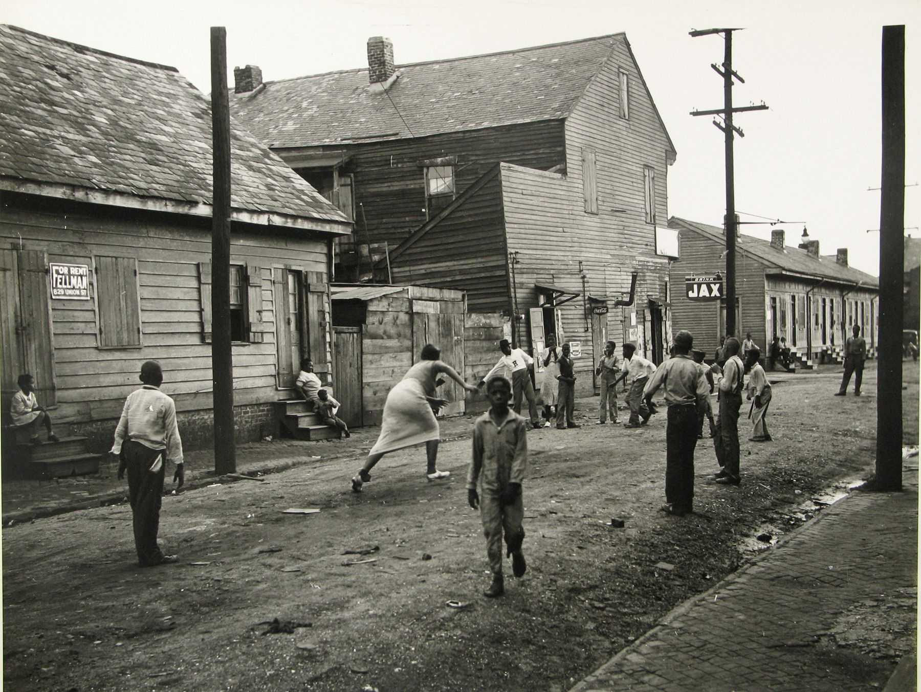 Peter Sekaer - Irish Channel, future site of St. Thomas housing project, St. Thomas and Felicity Streets, New Orleans, c.1936 - Howard Greenberg Gallery