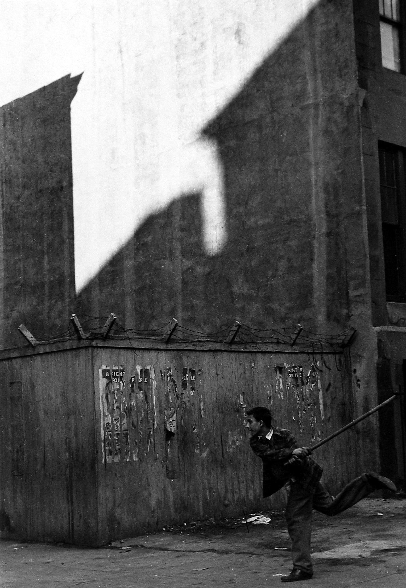 Dan Weiner - East 83rd Street, 1950 - Howard Greenberg Gallery