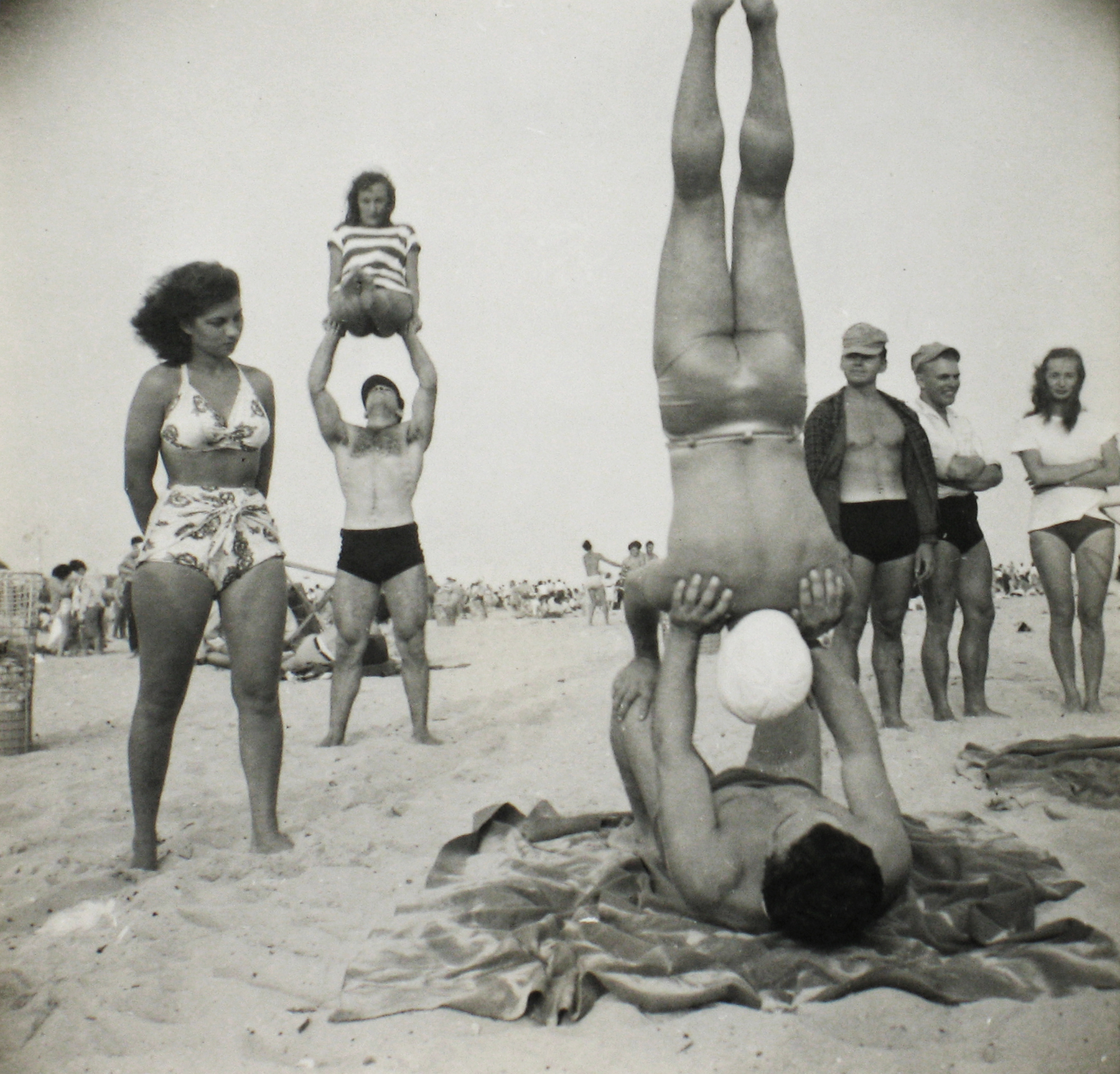 Sid Grossman - Coney Island, c.1947 - Howard Greenberg Gallery