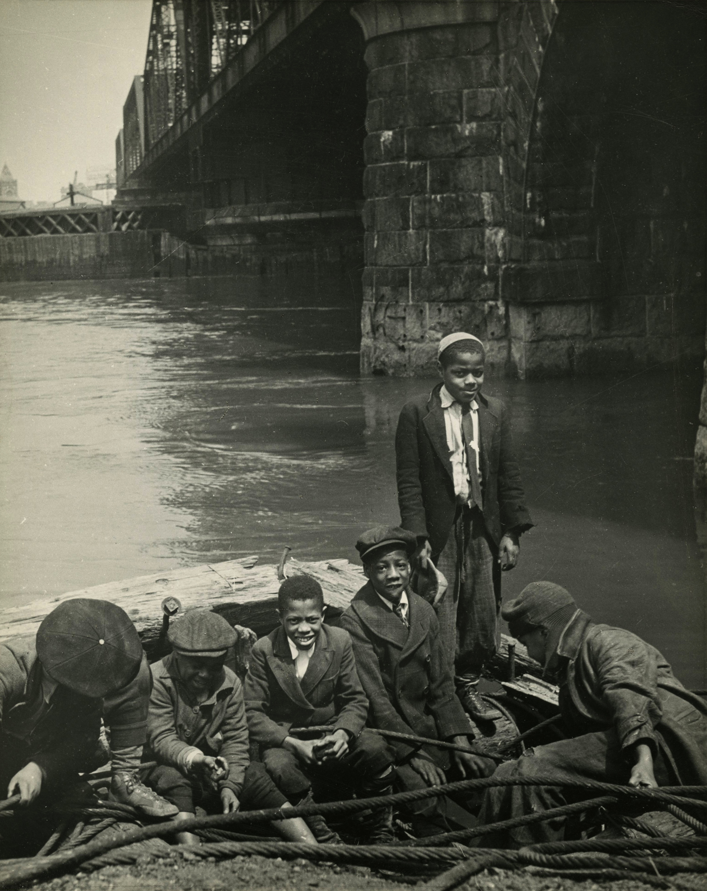 Alexander Alland - Untitled, c.1940  - Howard Greenberg Gallery