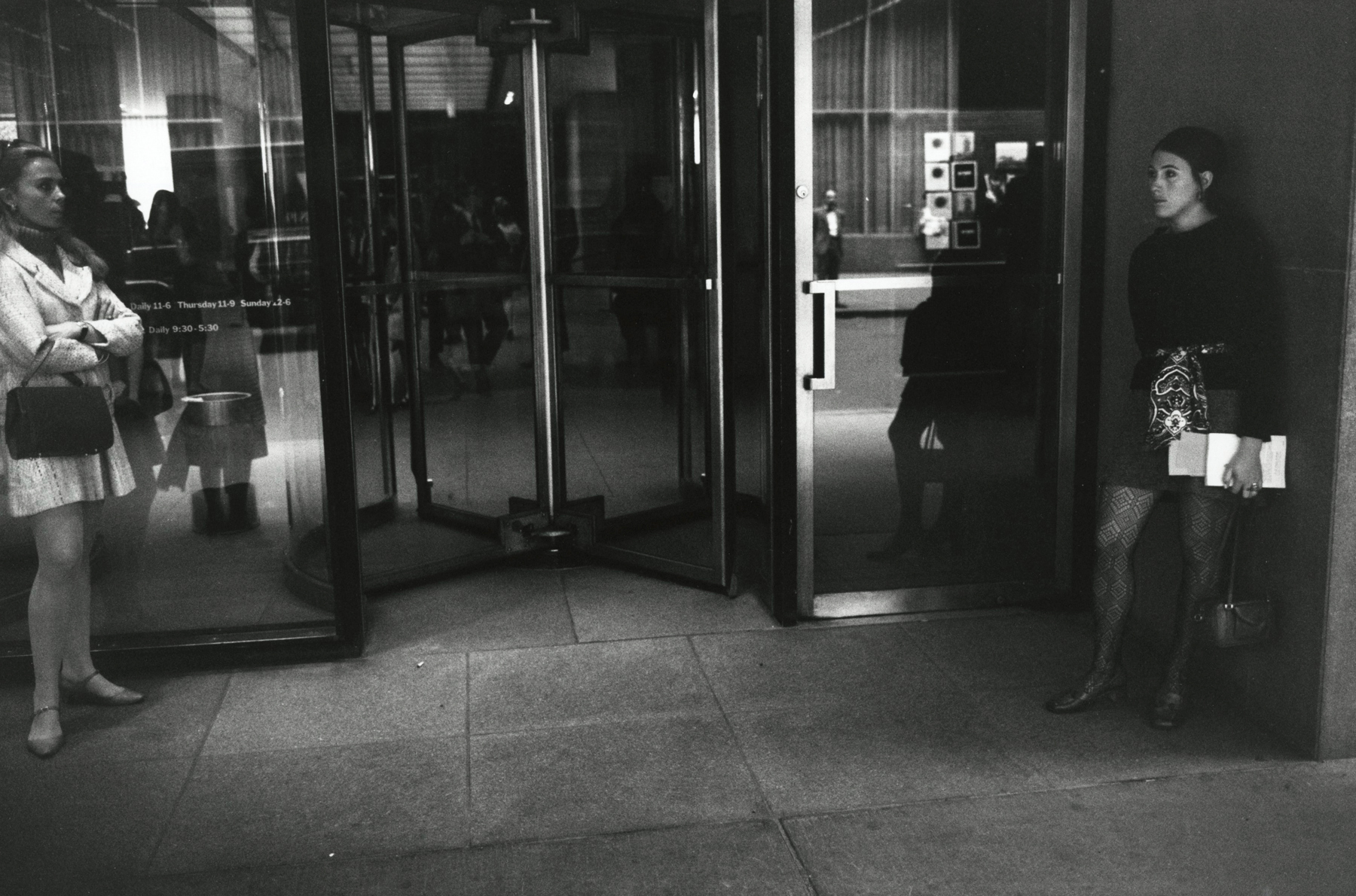 Gary Winogrand - Untitled - Howard Greenberg Gallery