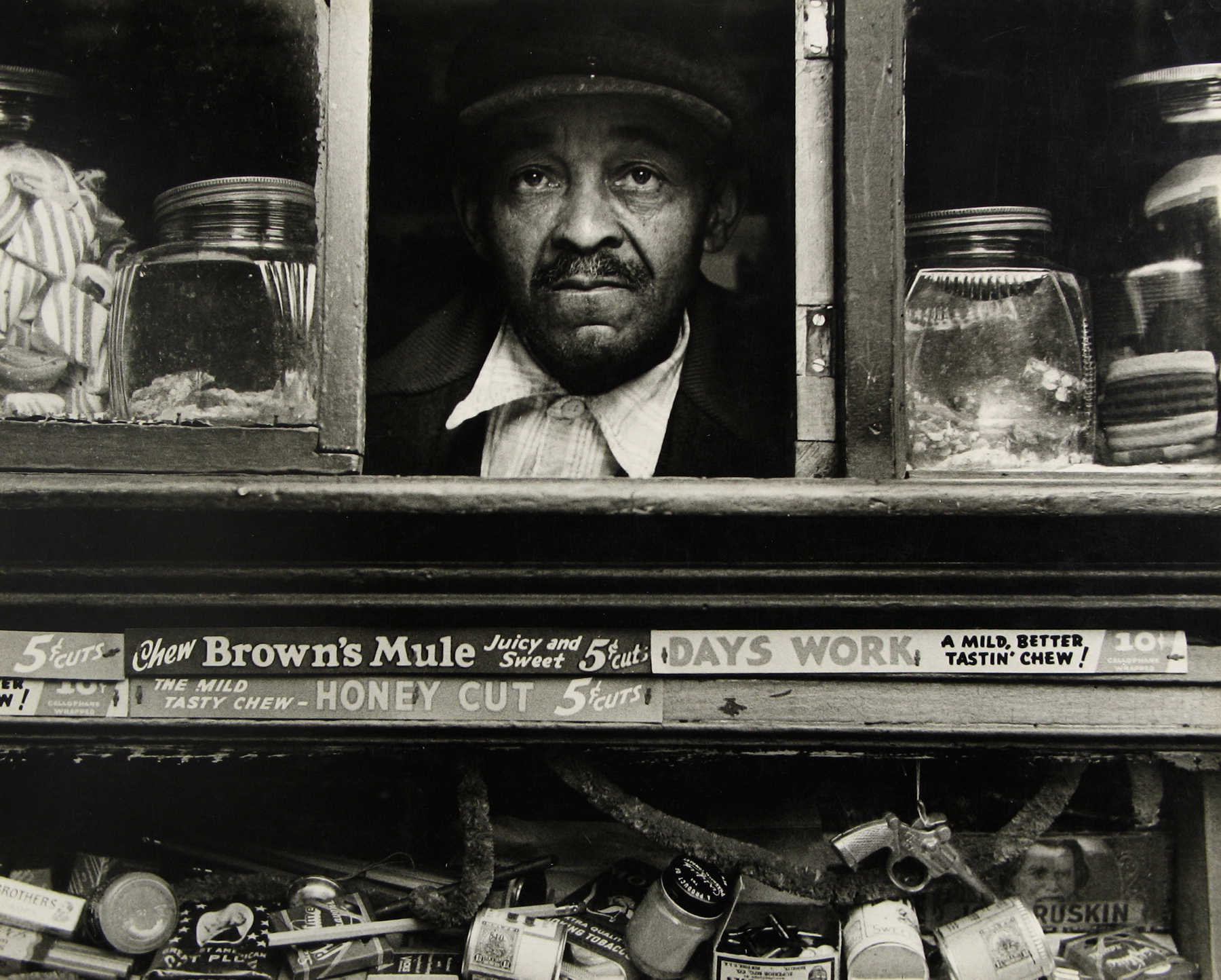 Morris Engel - Harlem Merchant, New York, 1937 - Howard Greenberg Gallery