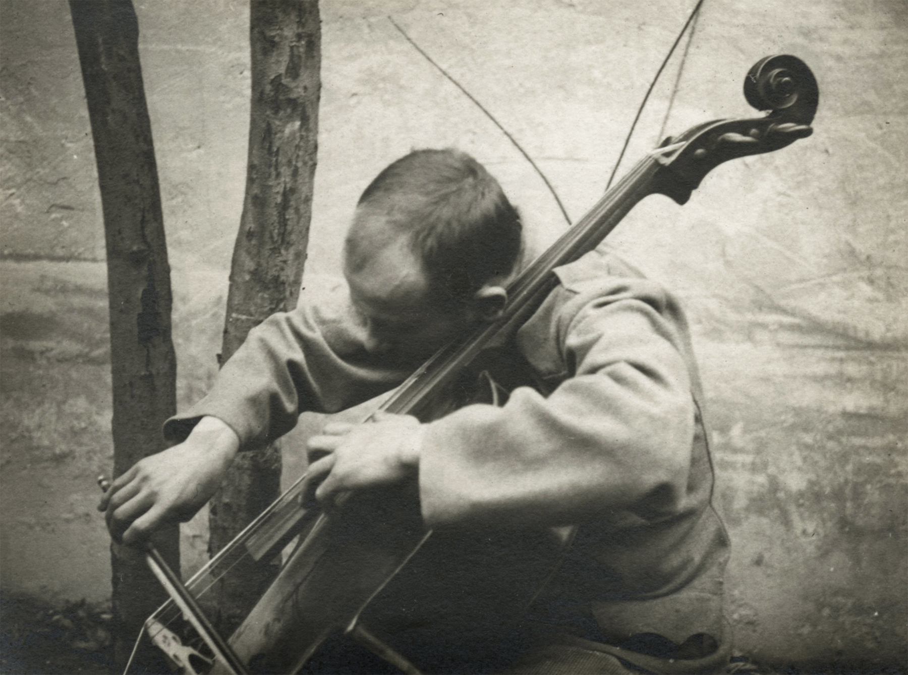 André Kertész - Cellist, 1916 - Howard Greenberg Gallery
