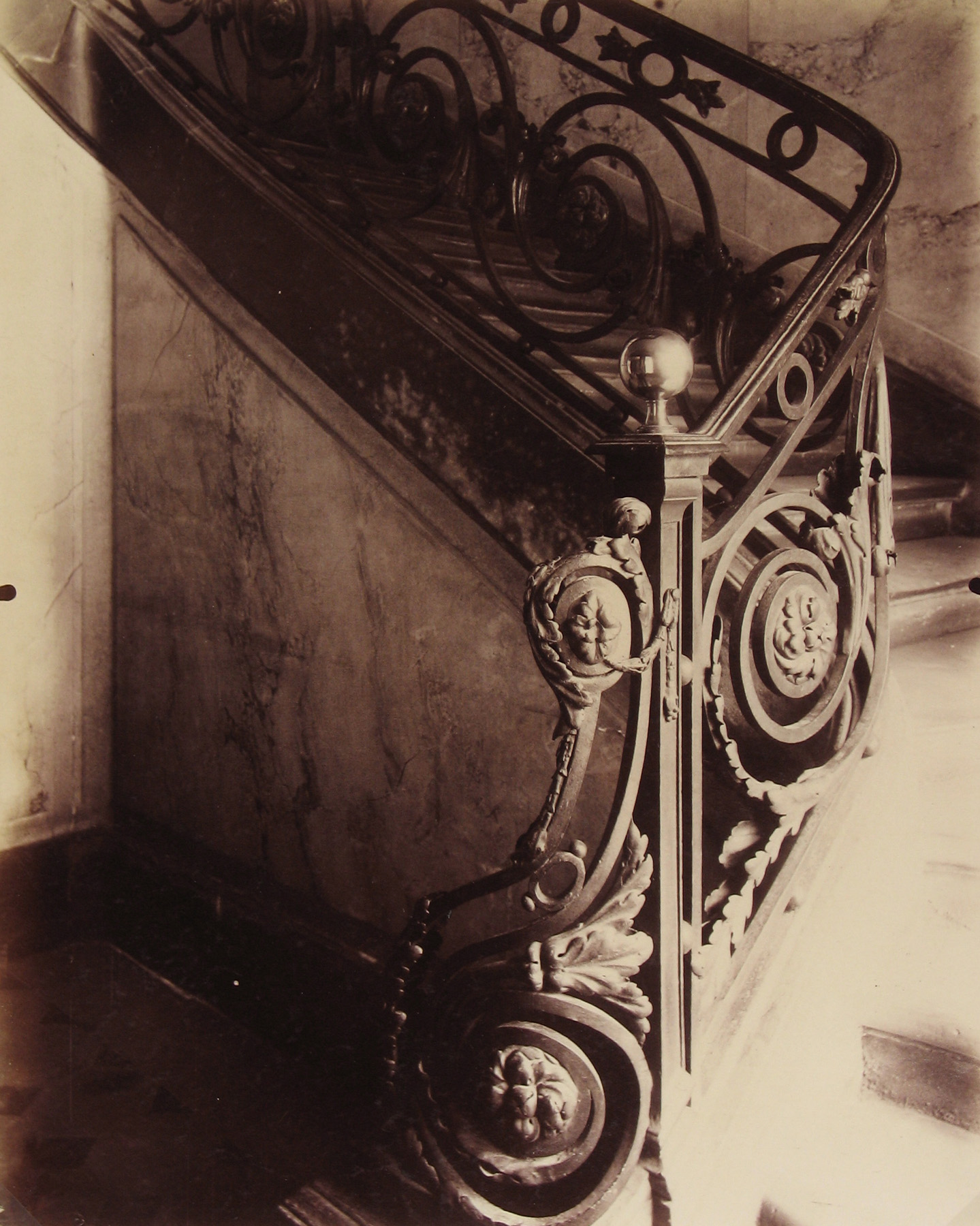 Eugene Atget - Hotel Sully-Charost, 11 rue de Cherche-Midi, Paris - Howard Greenberg Gallery