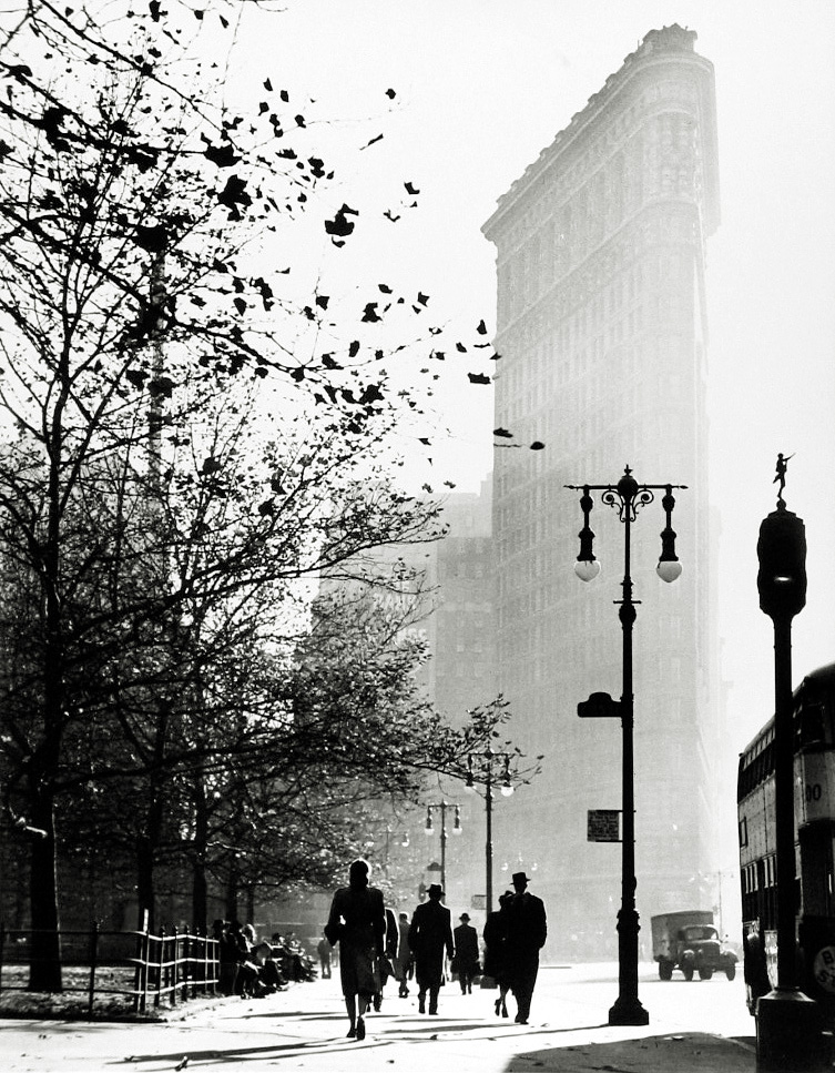 Harold Roth - Flatiron Building, 1946 - Howard Greenberg Gallery