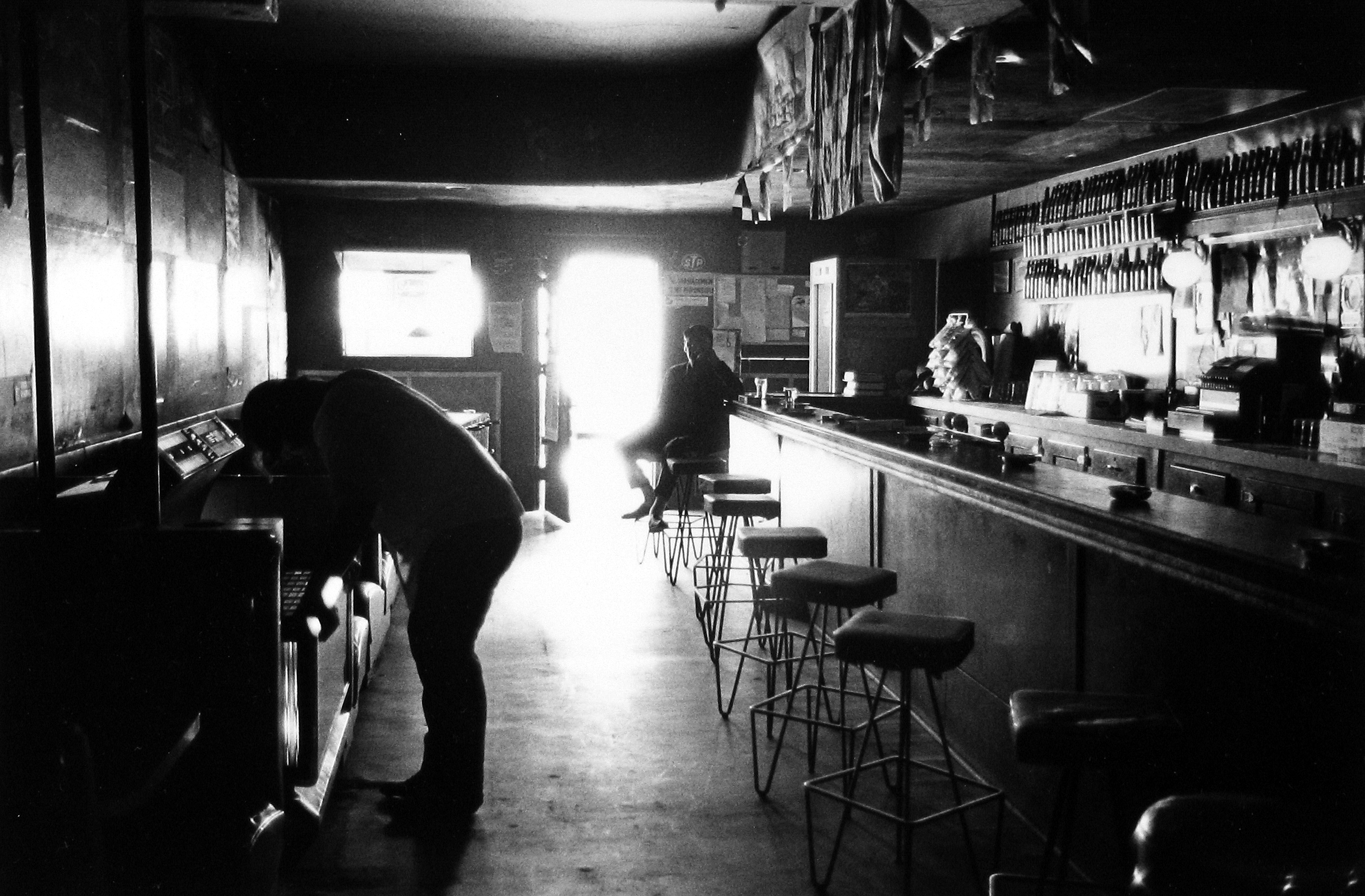 Tom Arndt - Bar scene, St. Paul, Minnesota, 1973 - Howard Greenberg Gallery