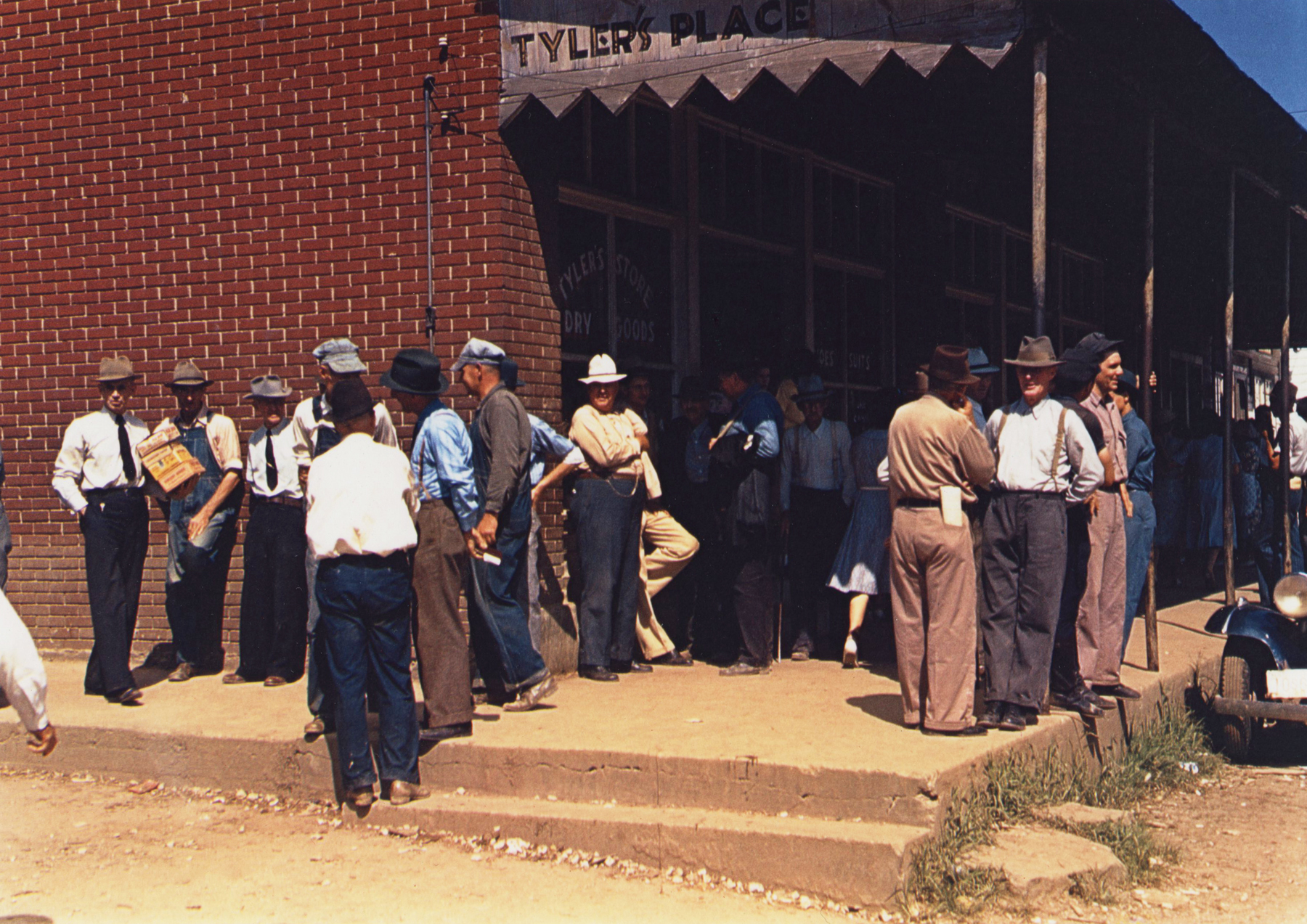 Marion Post-Wolcott - Farmers and Townspeople in town on Court Day, Compton, KY, September 1940 - Howard Greenberg Gallery