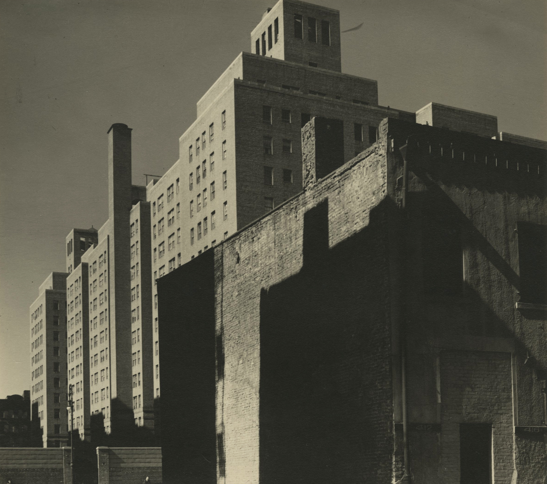 Eliot Elisofon - Untitled (study of buildings), 1935 - Howard Greenberg Gallery