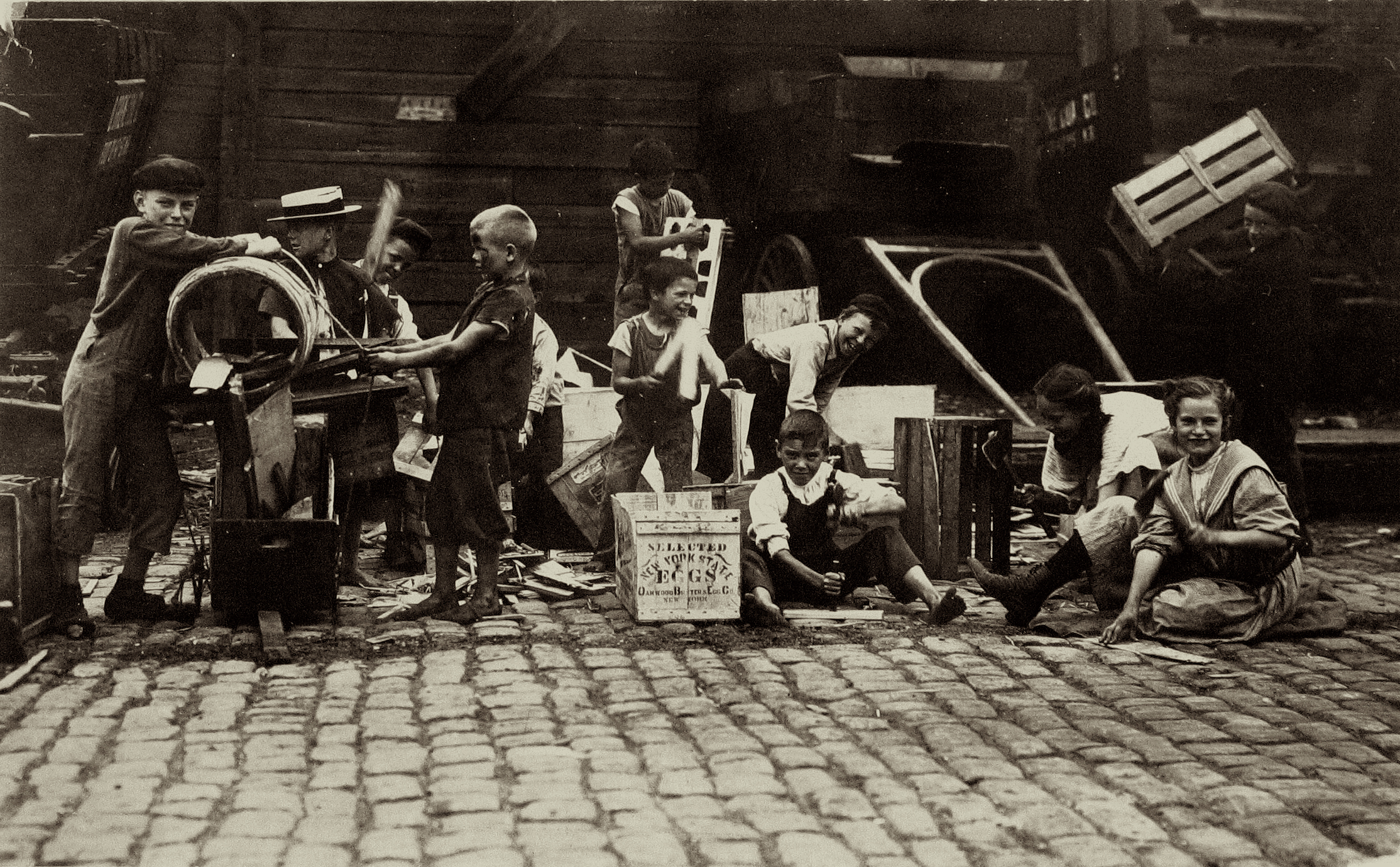 Jessie Tarbox Beals - Children of the New York City Slums, 1910 - Howard Greenberg Gallery