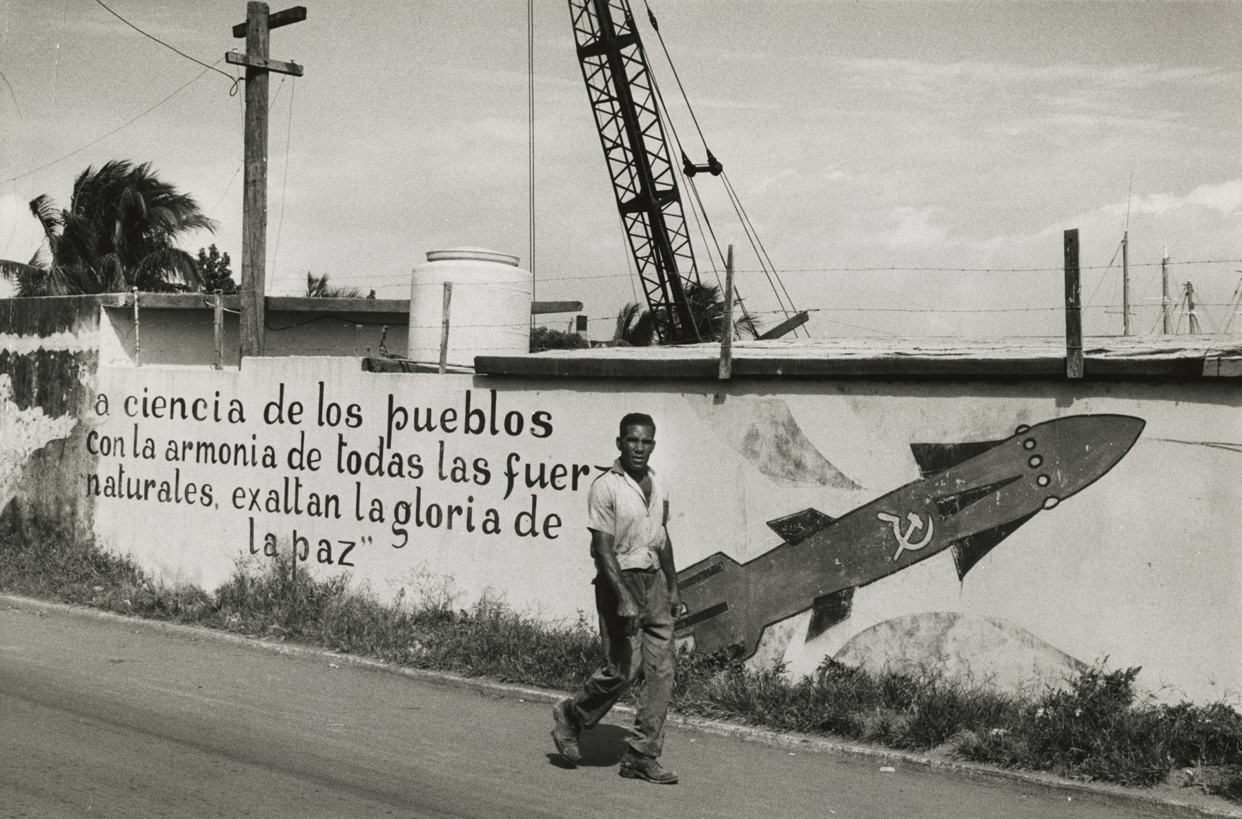 Marc Riboud - La Havanne, Cuba, 1963 - Howard Greenberg Gallery