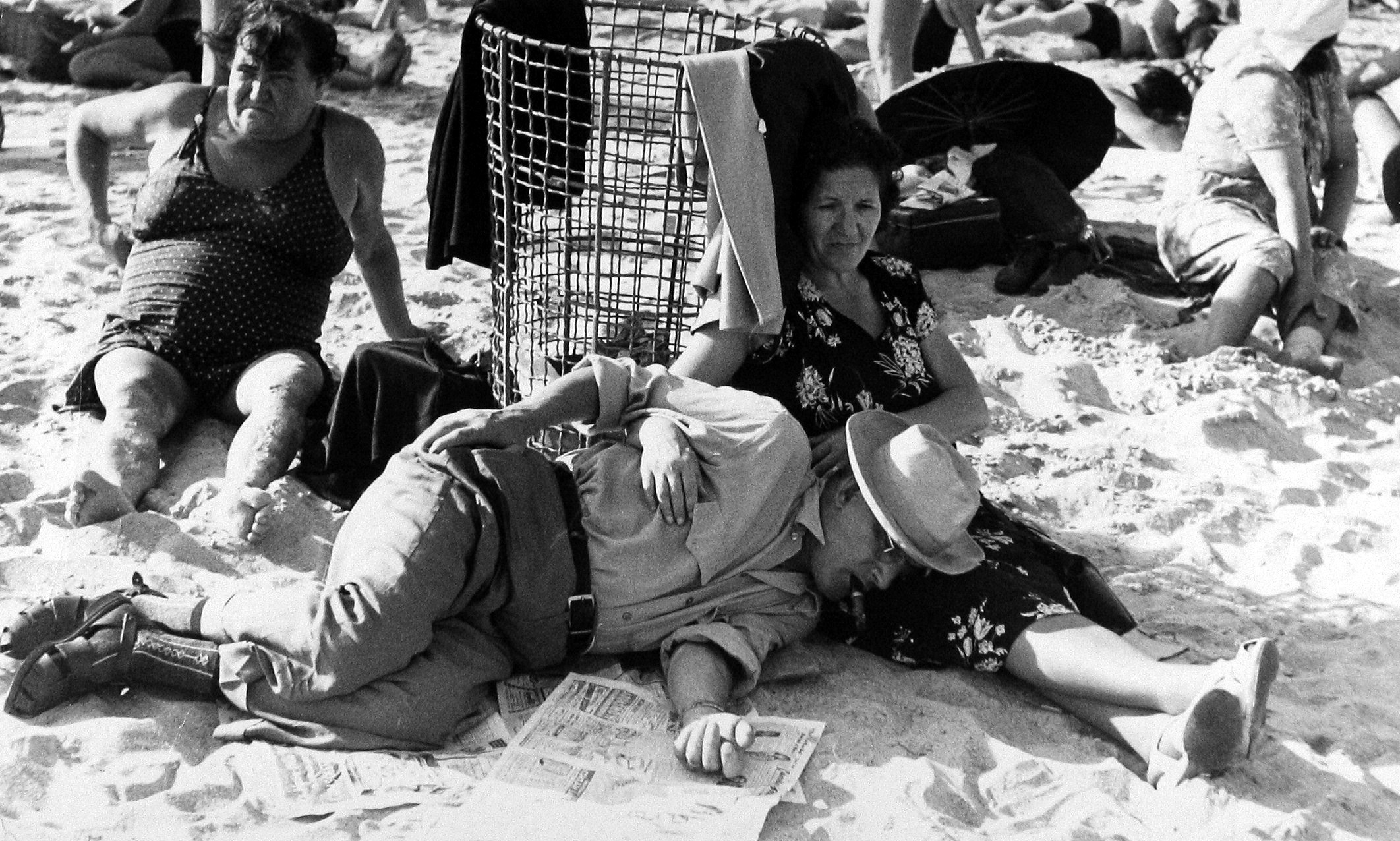 Dan Weiner - Coney Island, c.1950 - Howard Greenberg Gallery