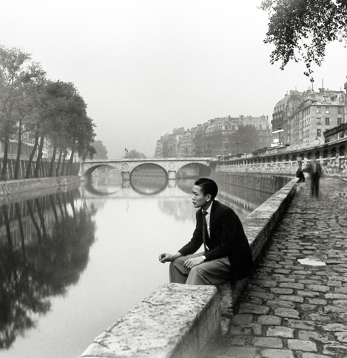 Louis Stettner - Twilight, Near Place St. Michel, Paris, 1950 - Howard Greenberg Gallery