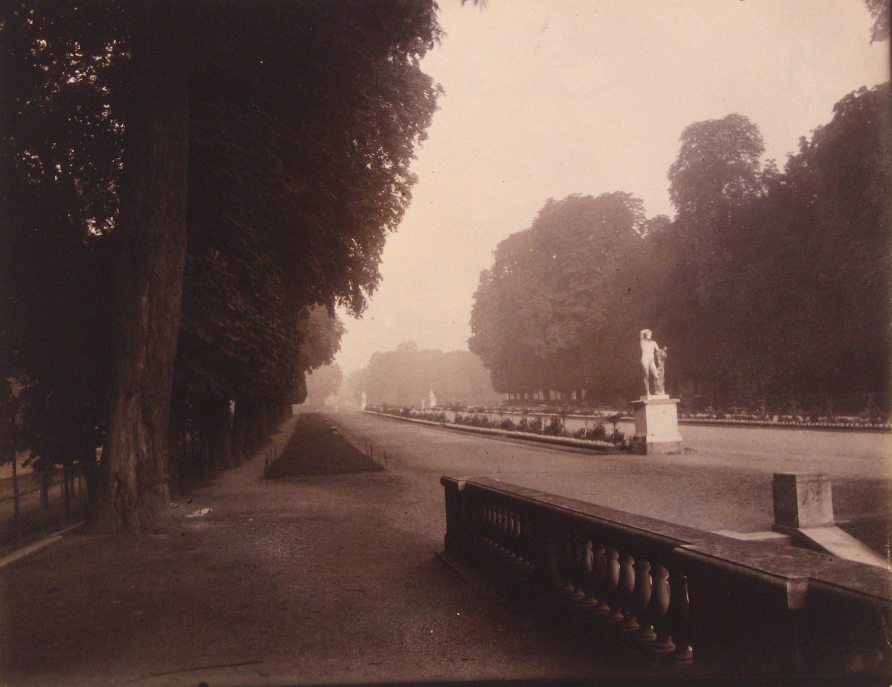 Saint-Cloud, 1924
Arrowroot print; printed c.1924
7 x 9 inches