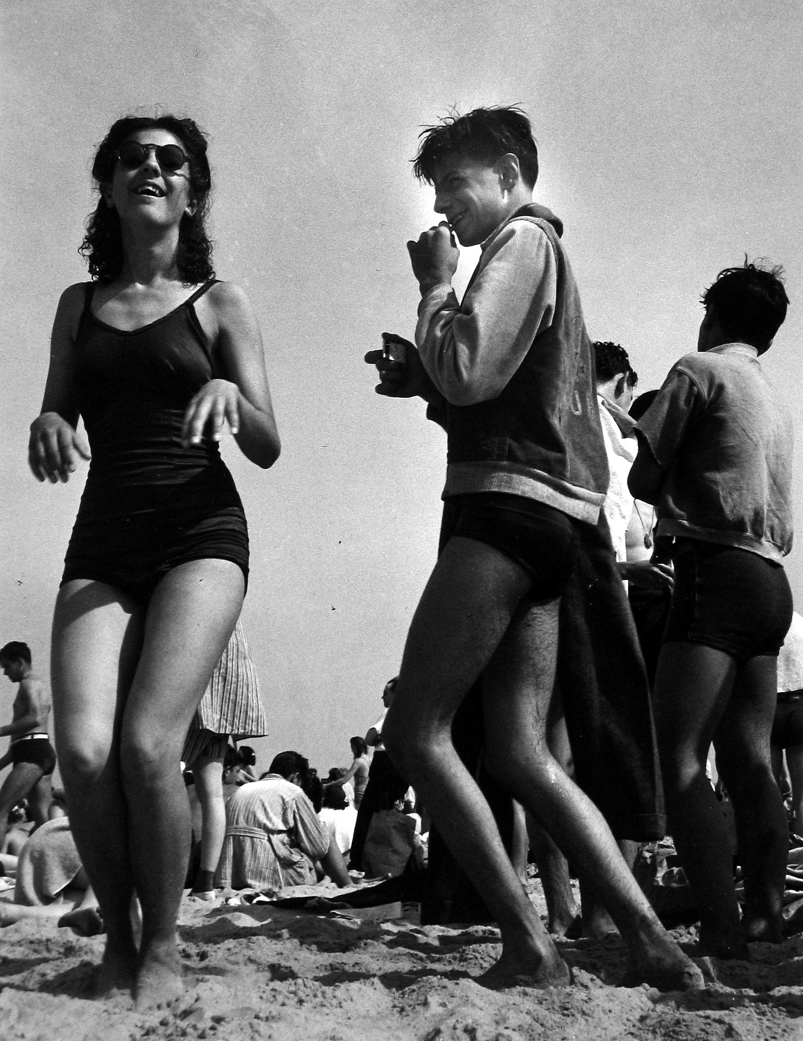 Morris Engel - Beach Play, Coney Island, 1938 - Howard Greenberg Gallery