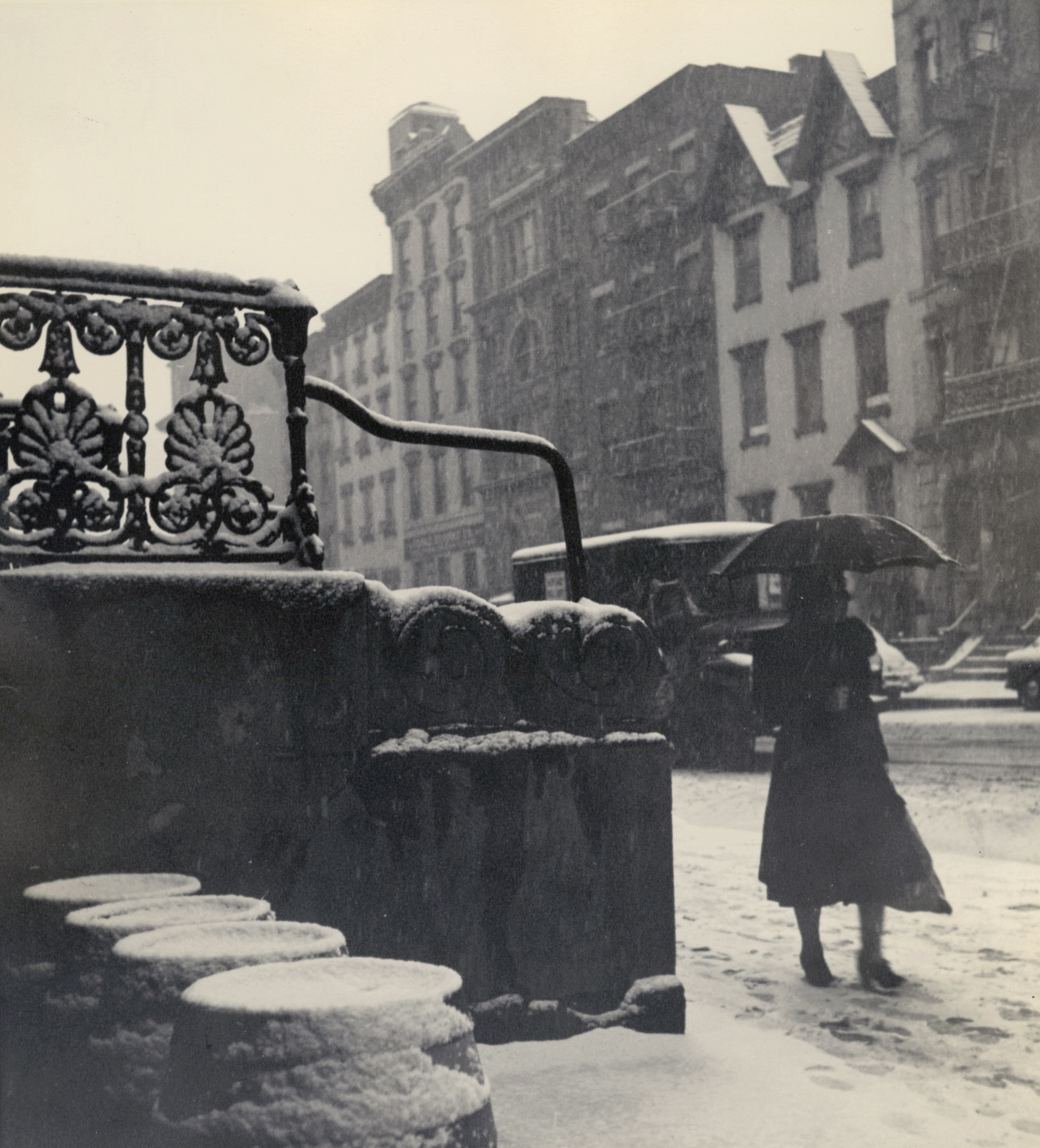 Rebecca Lepkoff - Untitled, c.1947 - Howard Greenberg Gallery