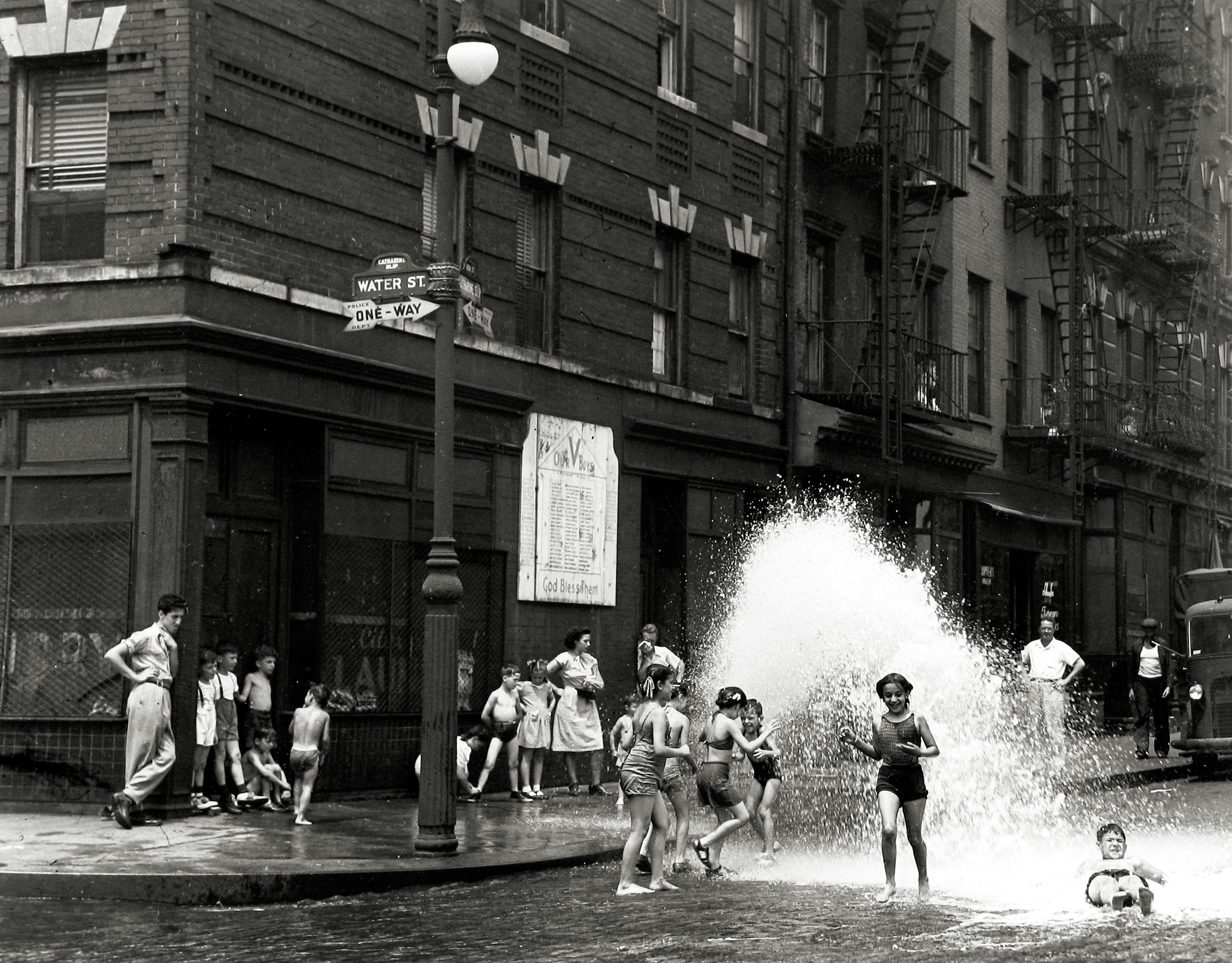 Harold Roth - Water Street, 1948 - Howard Greenberg Gallery