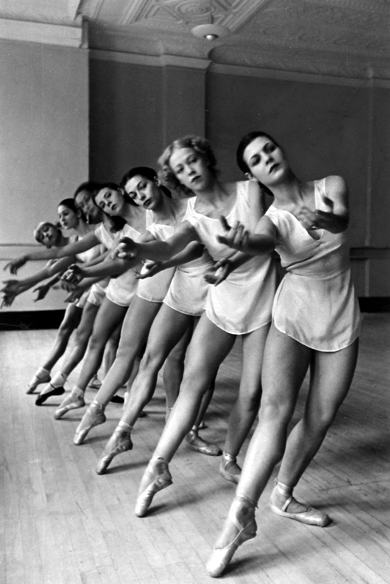 Alfred Eisenstaedt - American School of Ballet, New York, 1936 - Howard Greenberg Gallery