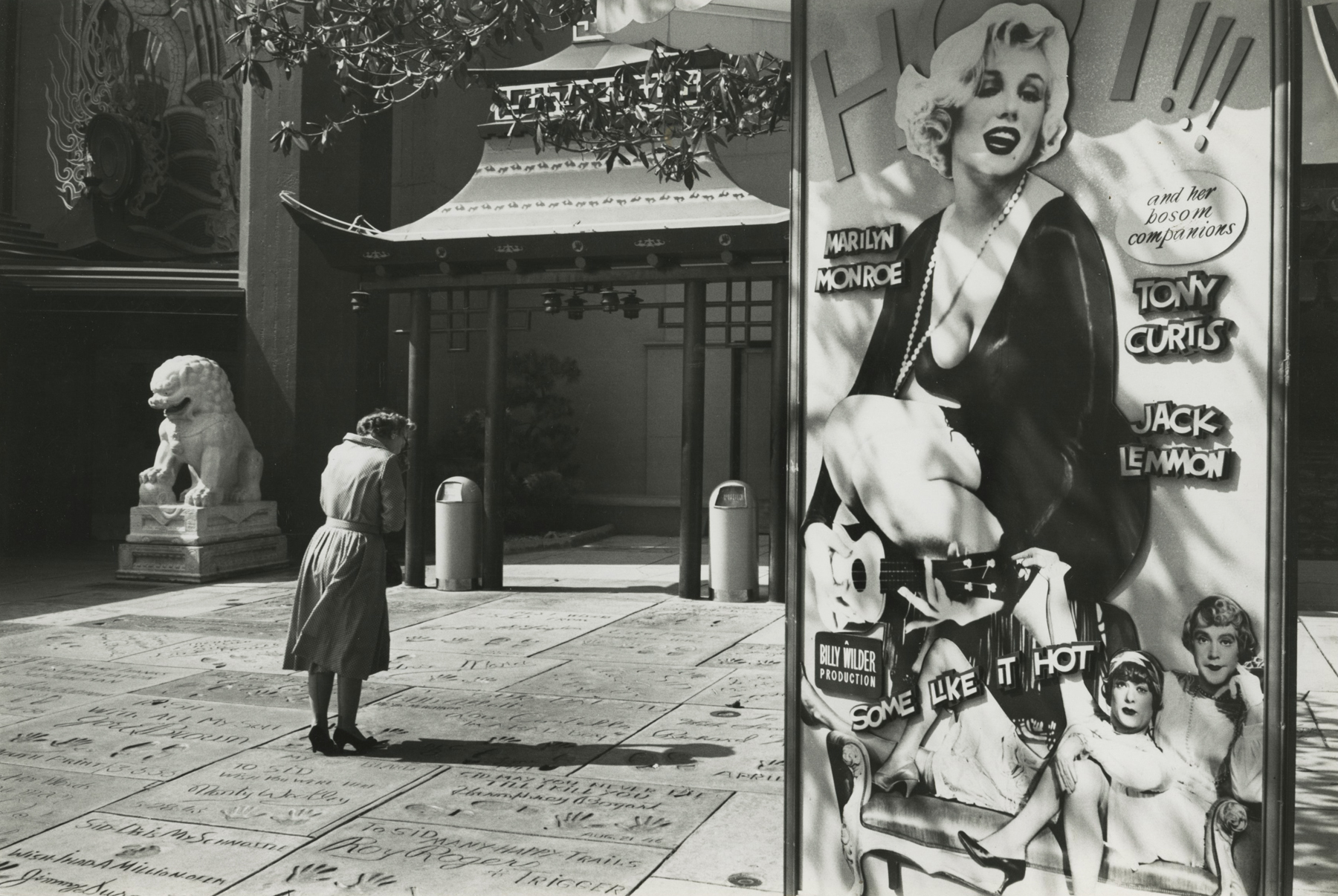 Inge Morath - Grauman Theater, Hollywood (featuring Some Like it Hot), 1959 - Howard Greenberg Gallery