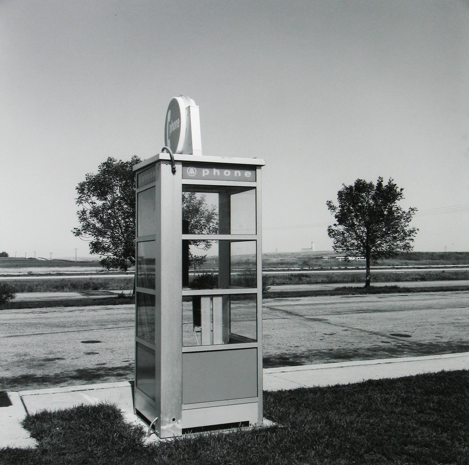Frank Gohlke - Phone booth, Chickasha, Oklahoma, 1974 - Howard Greenberg Gallery