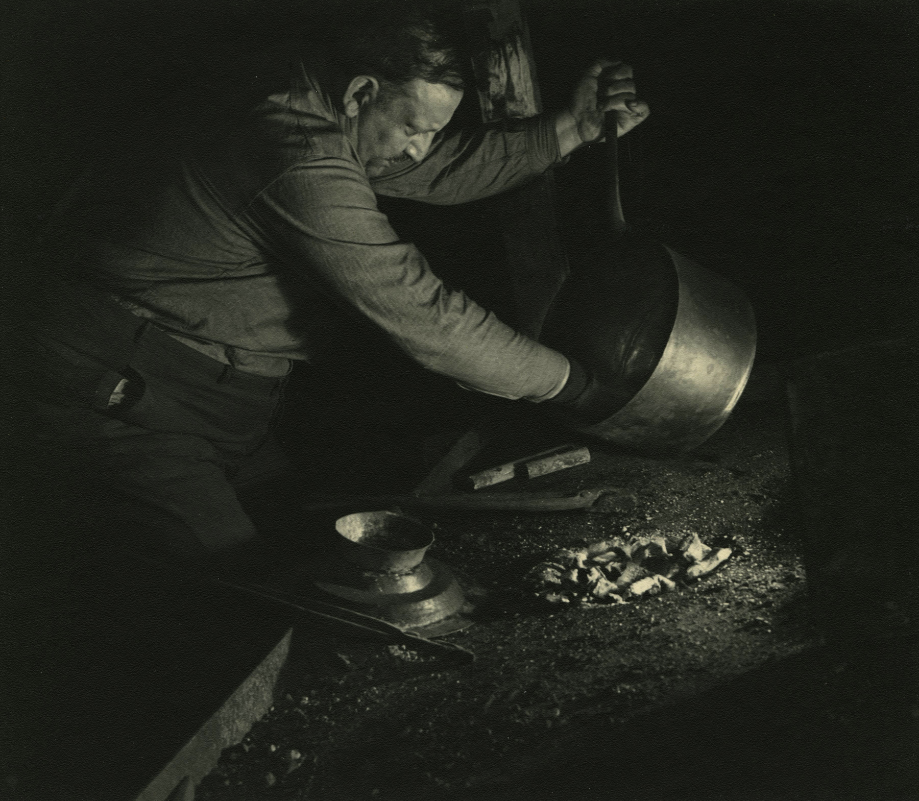 Alexander Alland - Untitled, 1940 - Howard Greenberg Gallery