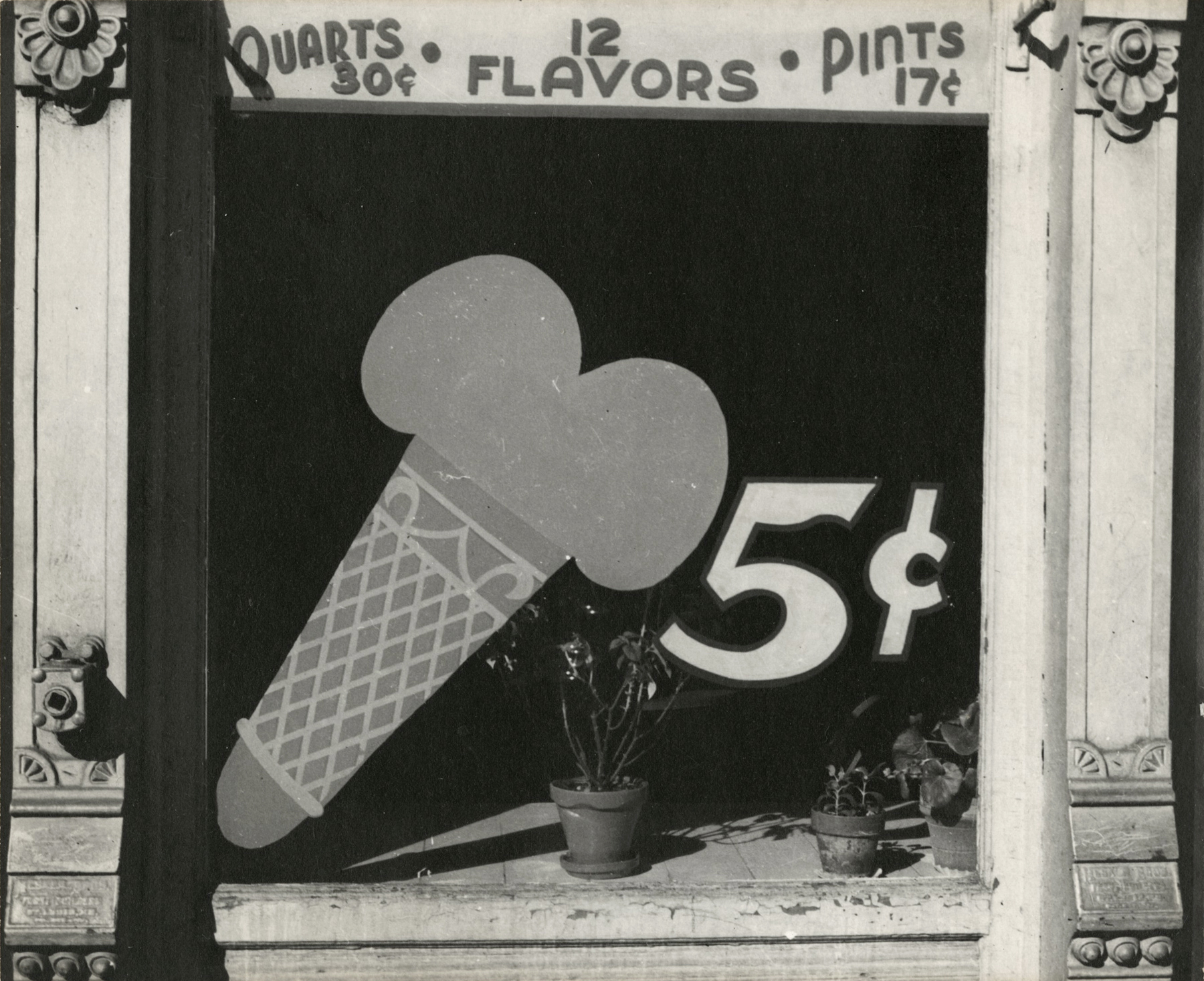 Peter Sekaer - Ice Cream Cone Sign, Bowling Green, Virginia, c.1935 - Howard Greenberg Gallery