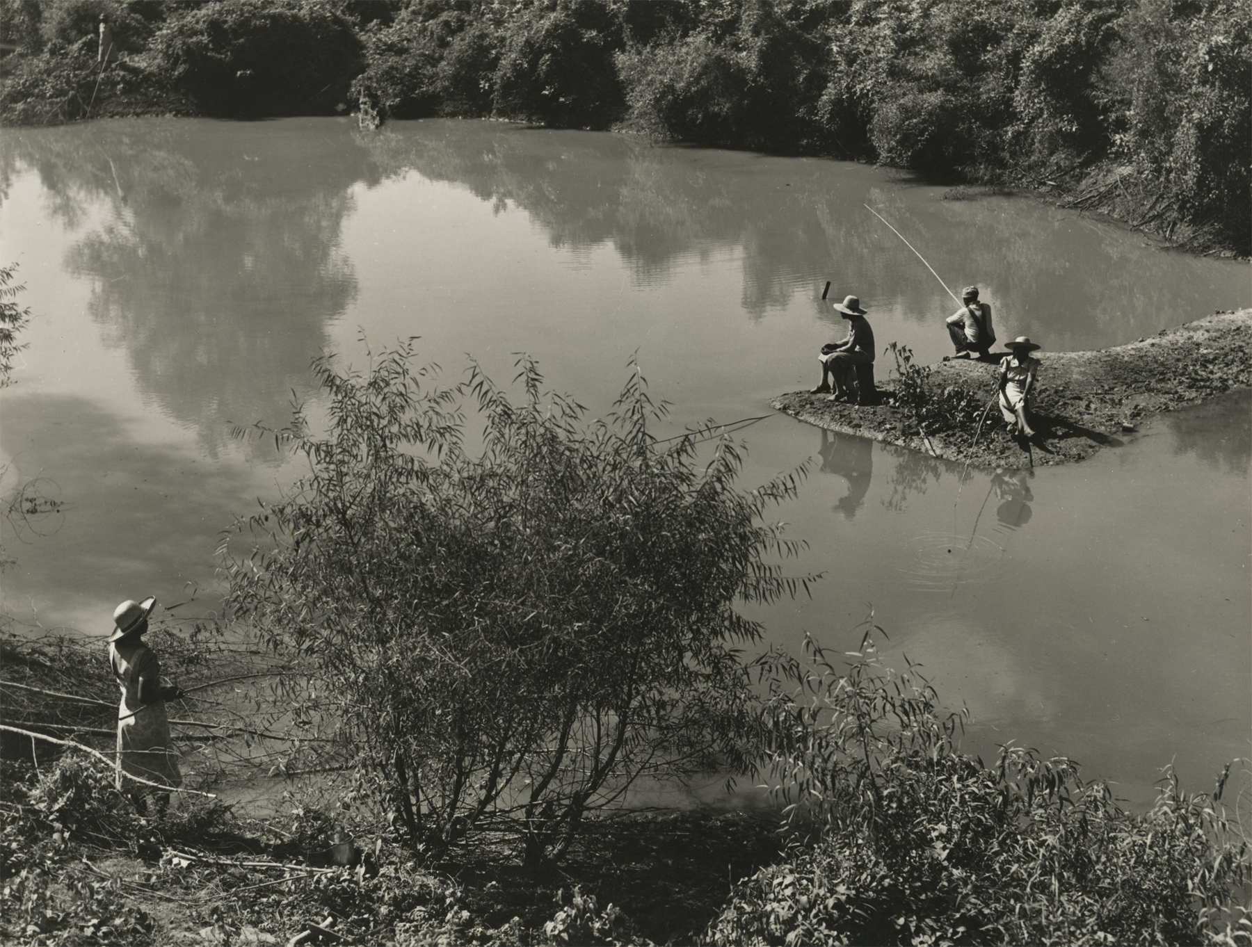 Marion Post-Wolcott - Negroes Fishing in Creek near Cotton Plantation Outside Belzone, Miss. Delta, 1939 - Howard Greenberg Gallery