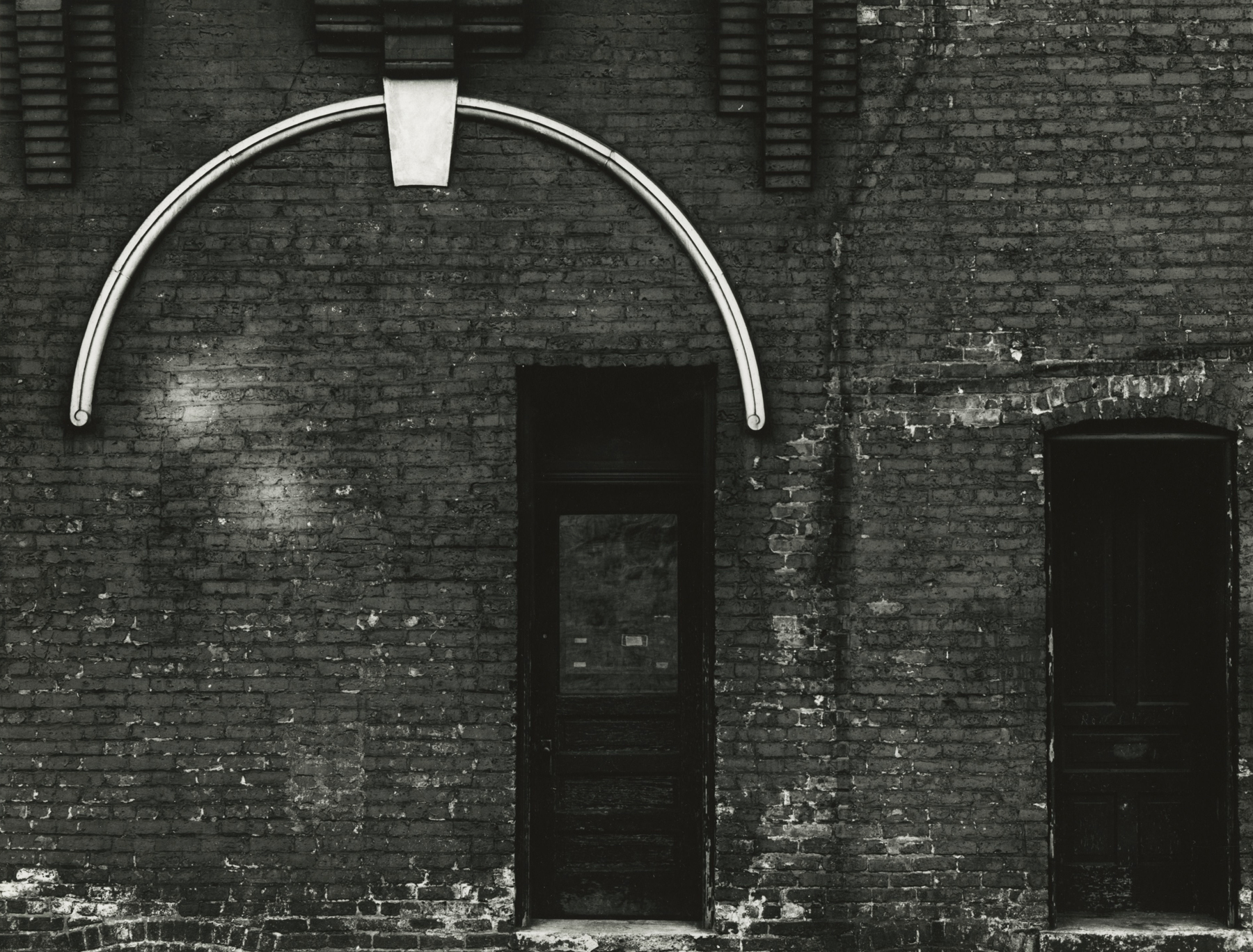 Aaron Siskind - Chicago Facade, 1952 - Howard Greenberg Gallery