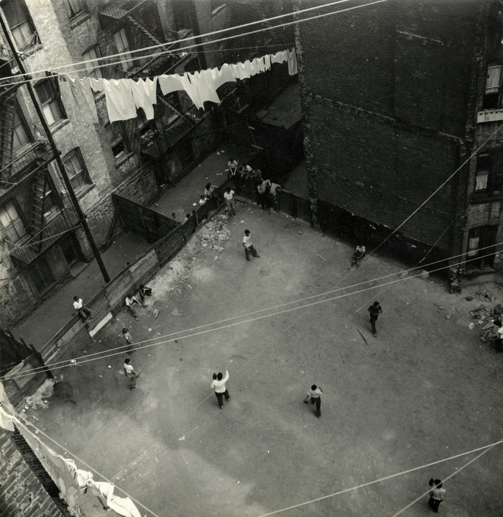 Sy Kattelson - New York, c.1947 - Howard Greenberg Gallery