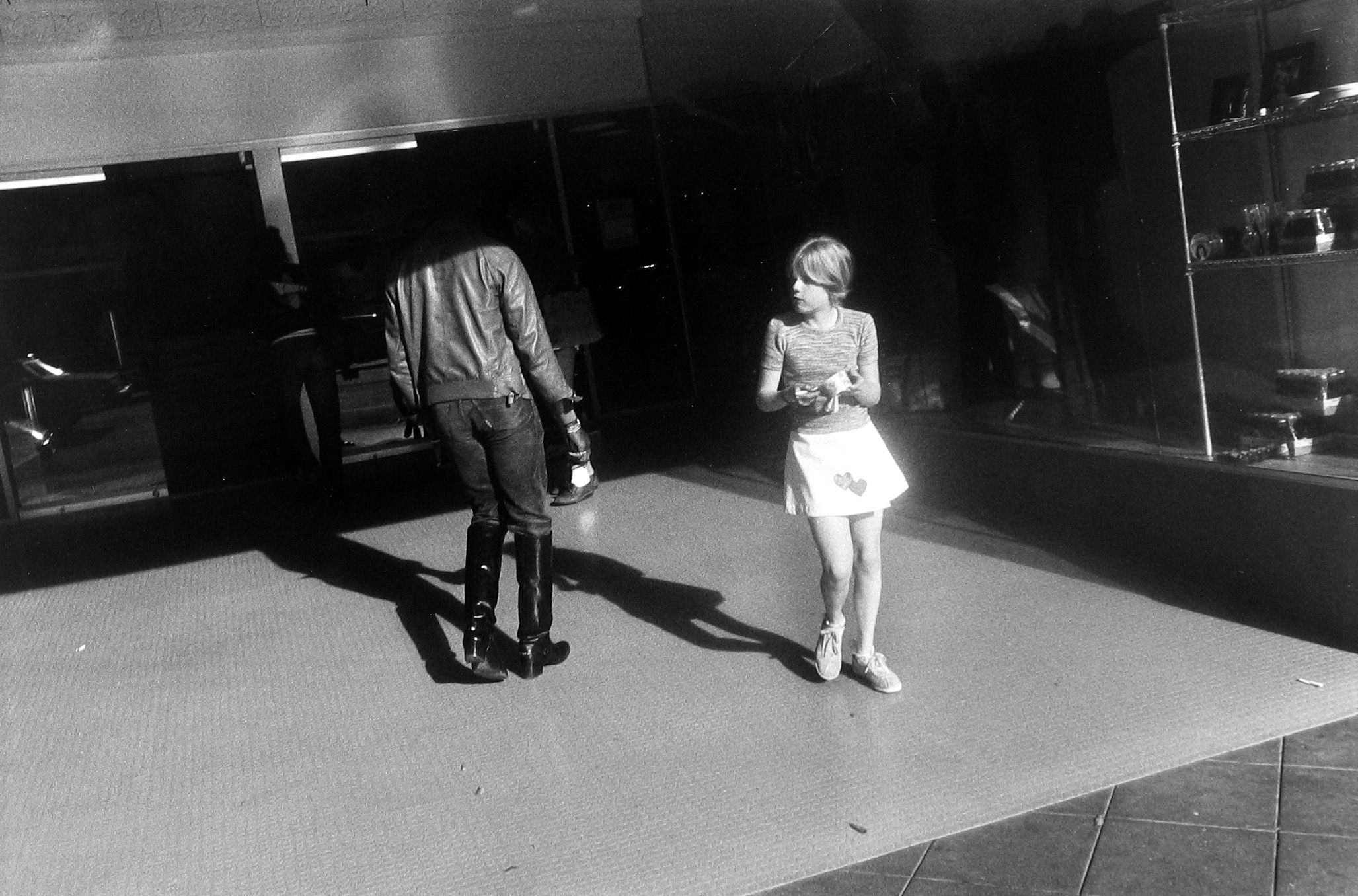 Gary Winogrand - Beverly Hills, California, 1978 - Howard Greenberg Gallery