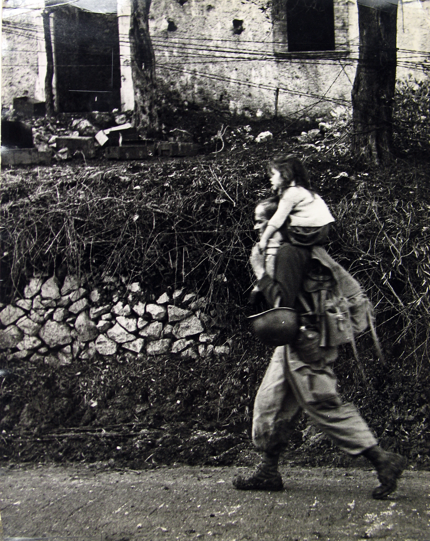 Robert Capa - War, Italy, c. 1943 - Howard Greenberg Gallery
