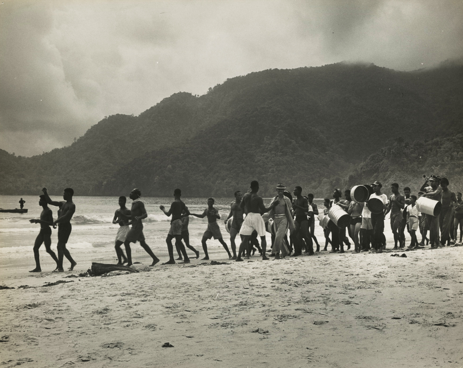 Eliot Elisofon - Untitled (young men on the beach), 1946 - Howard Greenberg Gallery
