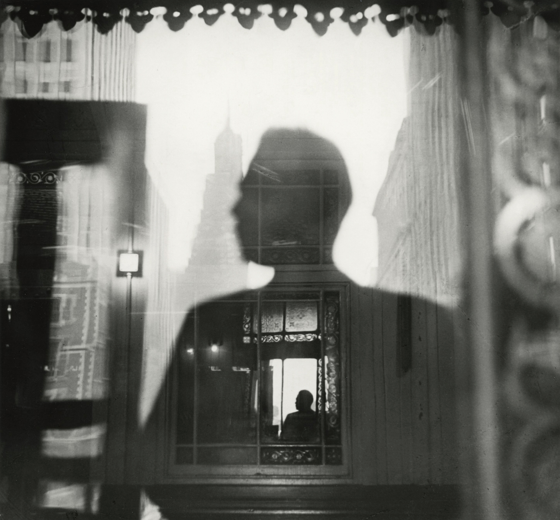 Louis Faurer - Elevated subway on Third Avenue, c.1947 - Howard Greenberg Gallery