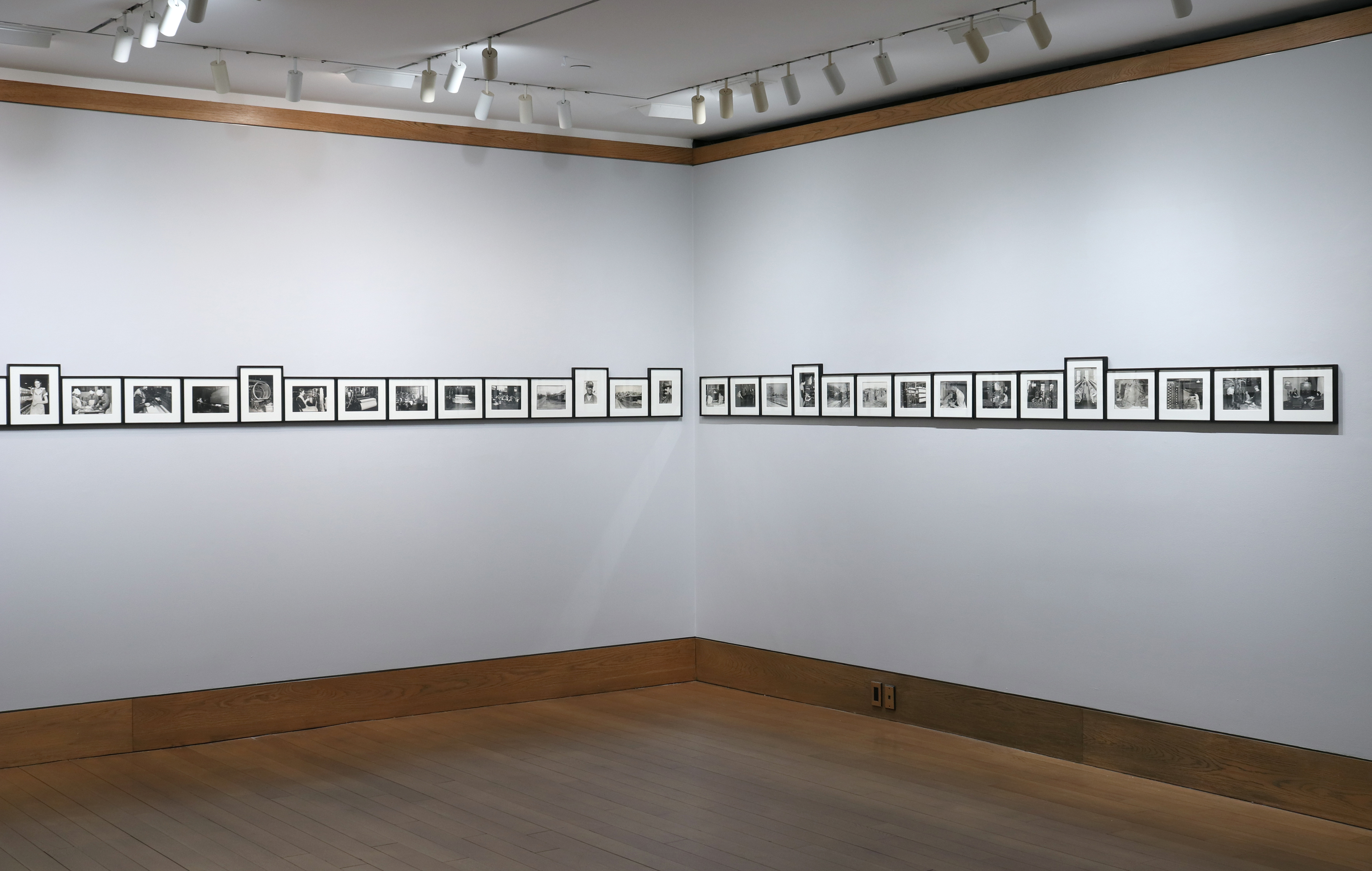 Harry Gruyaert, Installation Views, Howard Greenberg Gallery, 2020